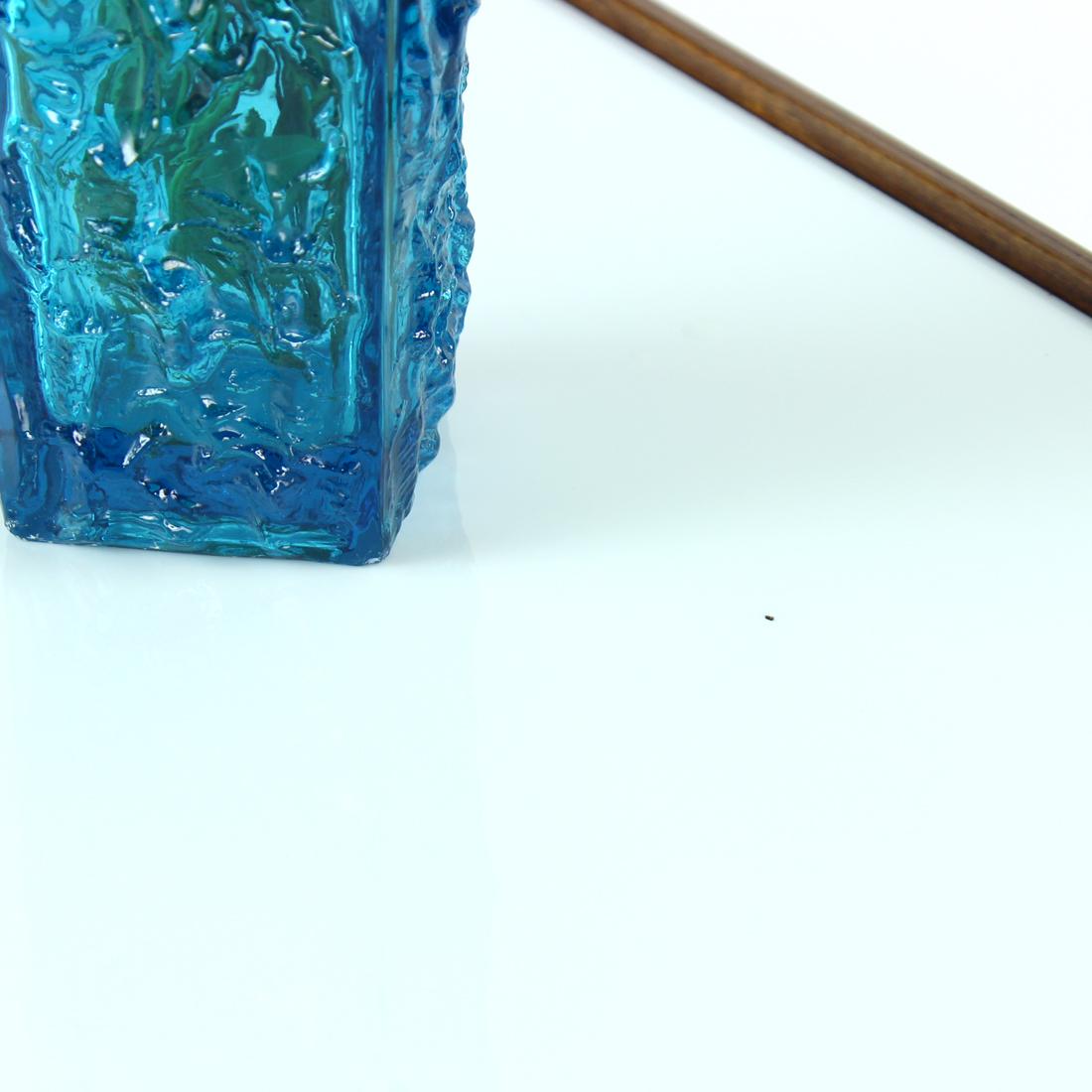 Vase en verre bleu de Vladislav Urban, Tchécoslovaquie, 1969 6