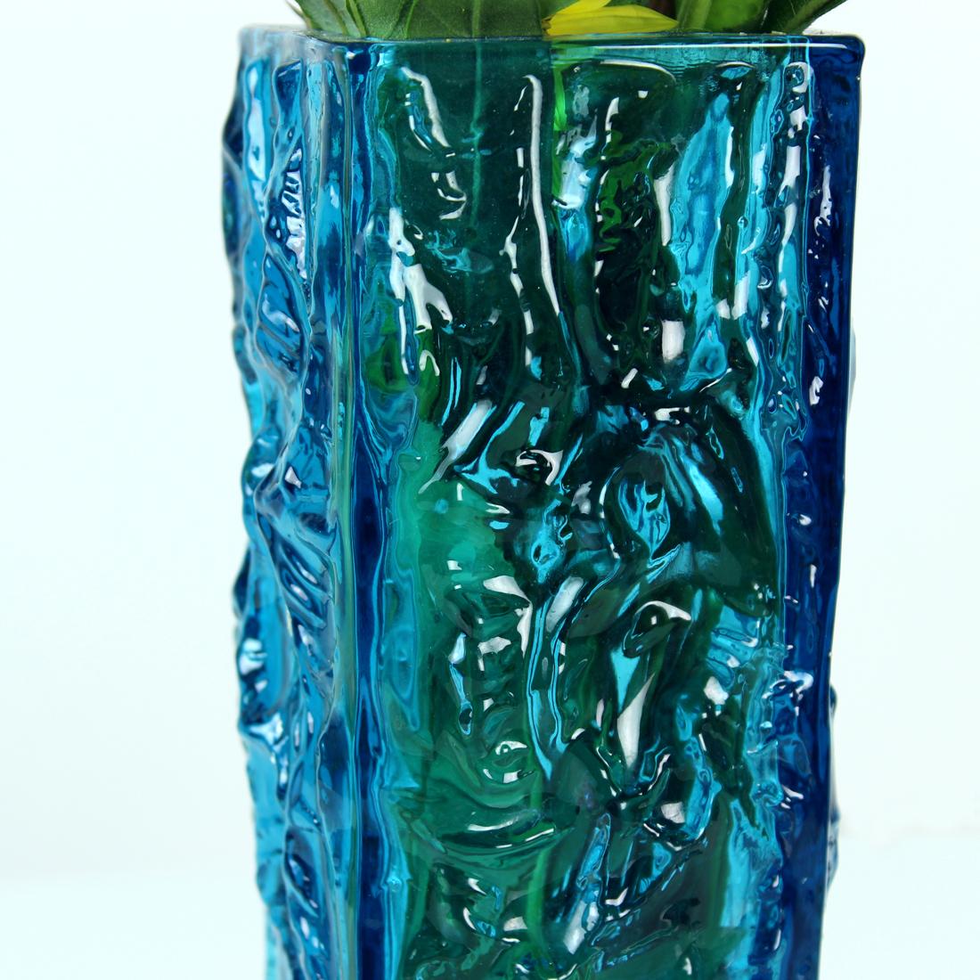Mid-Century Modern Vase en verre bleu de Vladislav Urban, Tchécoslovaquie, 1969