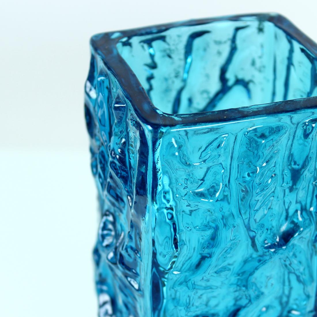 Vase en verre bleu de Vladislav Urban, Tchécoslovaquie, 1969 1