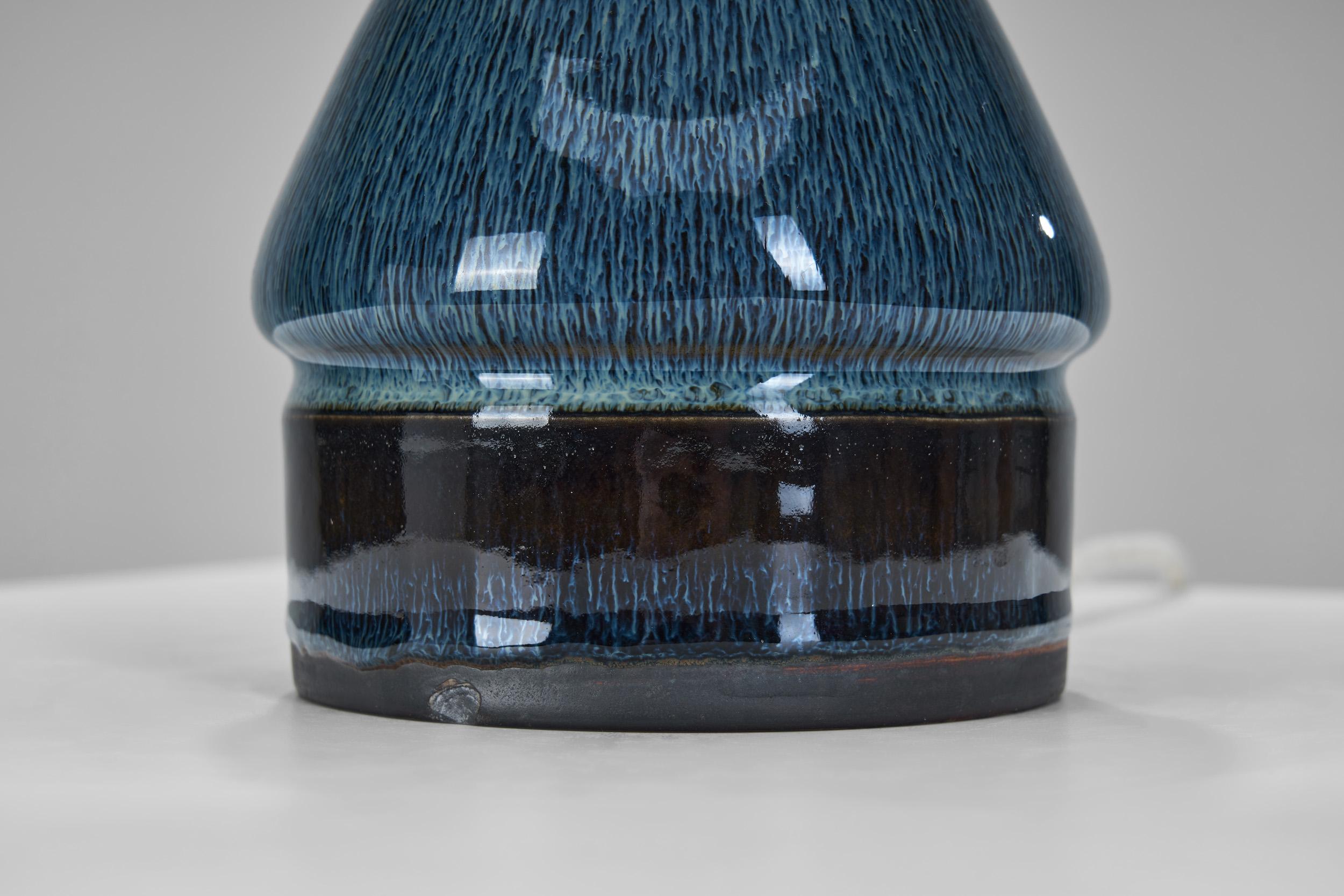 Tischlampe aus blau glasiertem Steingut von Carl-Harry Stålhane, Schweden 1960er Jahre im Angebot 9