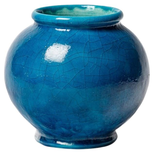 Vase boule en céramique émaillée bleue attribué à Raoul Lachenal, vers 1930.