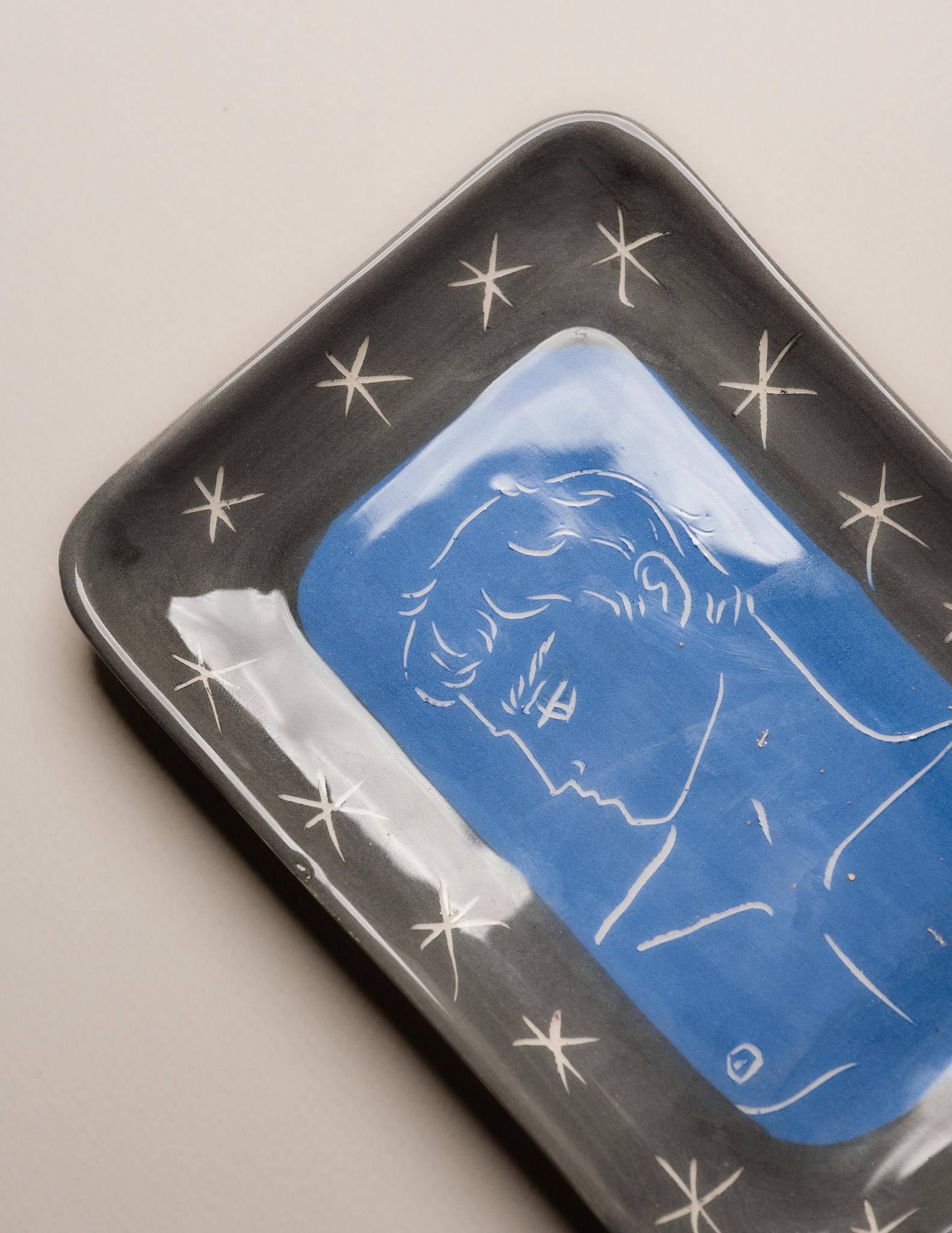 Studio-Auffangschale aus blau glasierter Keramik, ein Einzelstück mit der Signatur 
