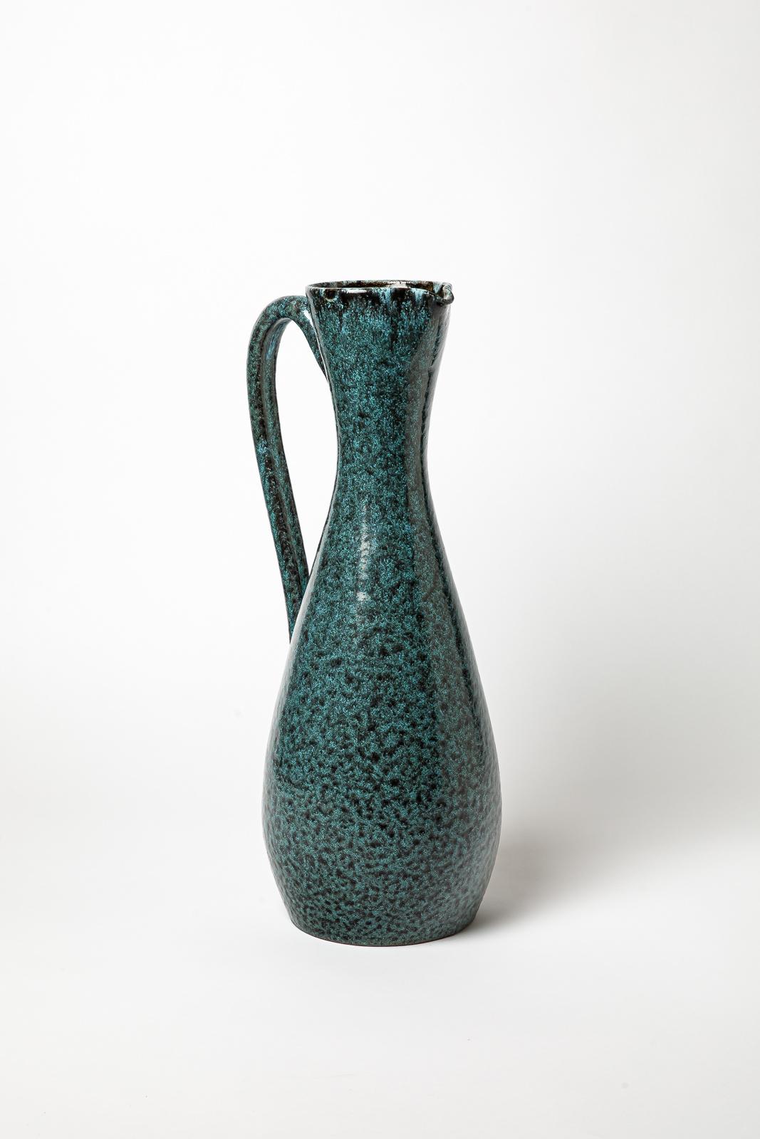 Beaux-Arts Pichet en céramique émaillée bleue d'Accolay, vers 1960-1970. en vente