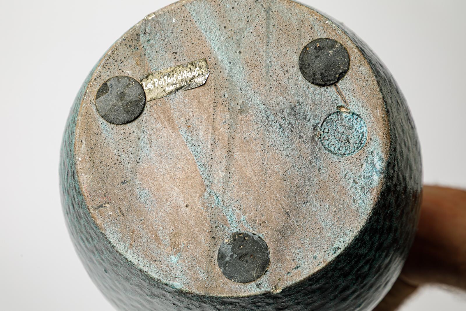 Pichet en céramique émaillée bleue d'Accolay, vers 1960-1970. en vente 1