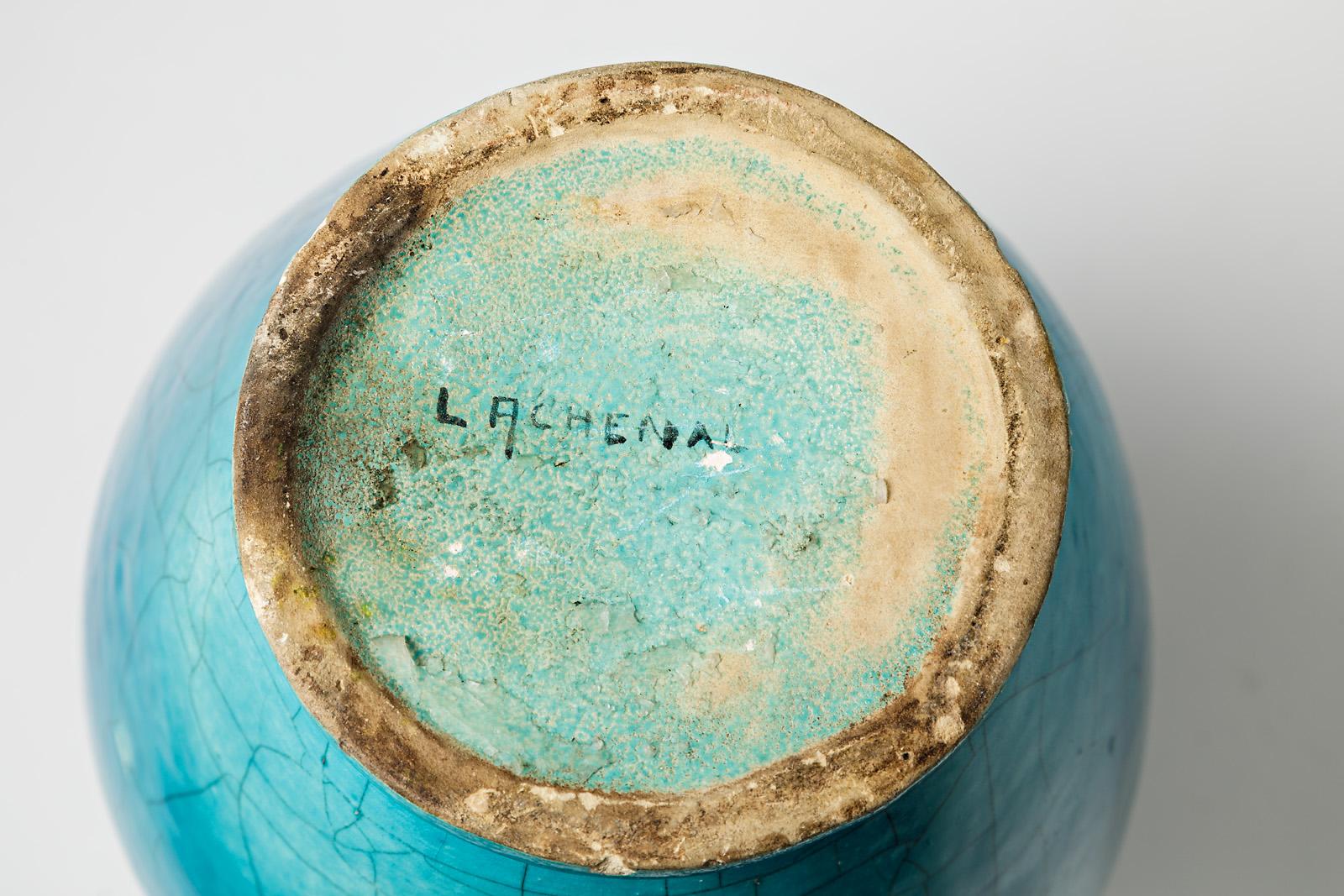 Vase en céramique émaillée bleue attribué à Raoul Lachenal, vers 1930. Excellent état - En vente à Saint-Ouen, FR