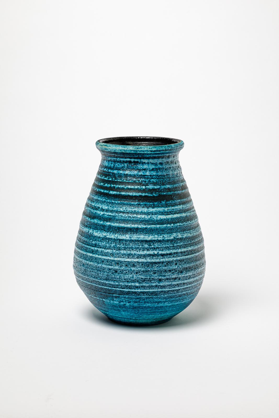 Blue glazed ceramic vase by Accolay.
Artist signature under the base. Circa 1970.
H : 10.2’ x 7.1’ inches.