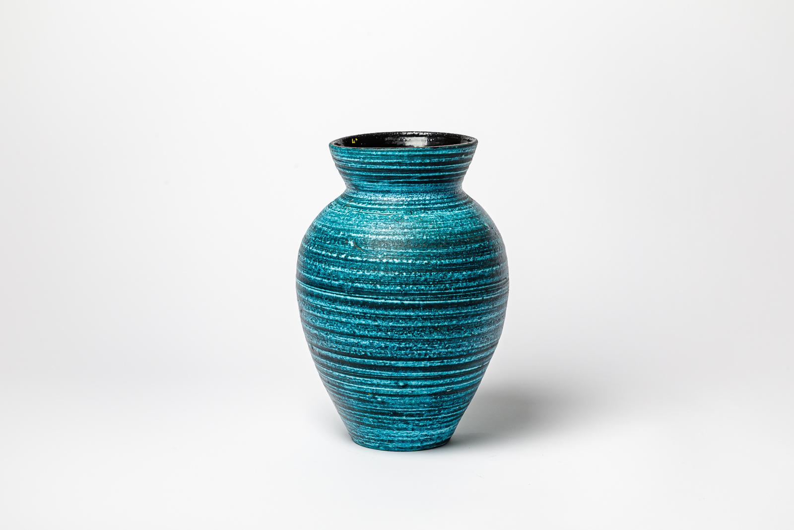 Vase en céramique émaillée bleue d'Accolay, vers 1960-1970. Bon état - En vente à Saint-Ouen, FR