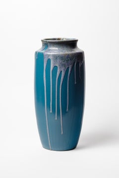 Vase en céramique émaillée bleue de Léon Pointu, vers 1920-1930.