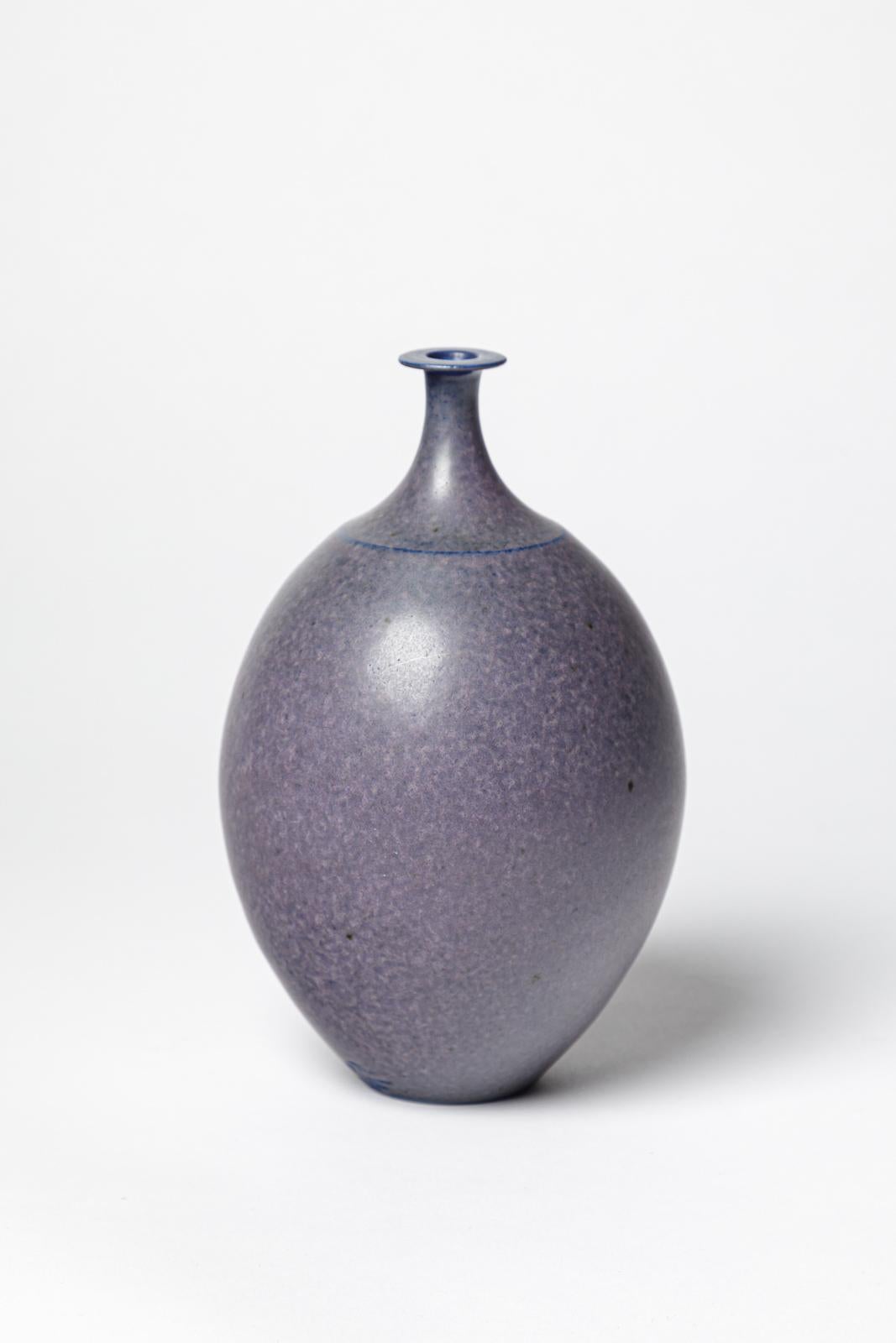 Français Vase en céramique émaillée bleue de Robert Deblander, vers 1990. en vente