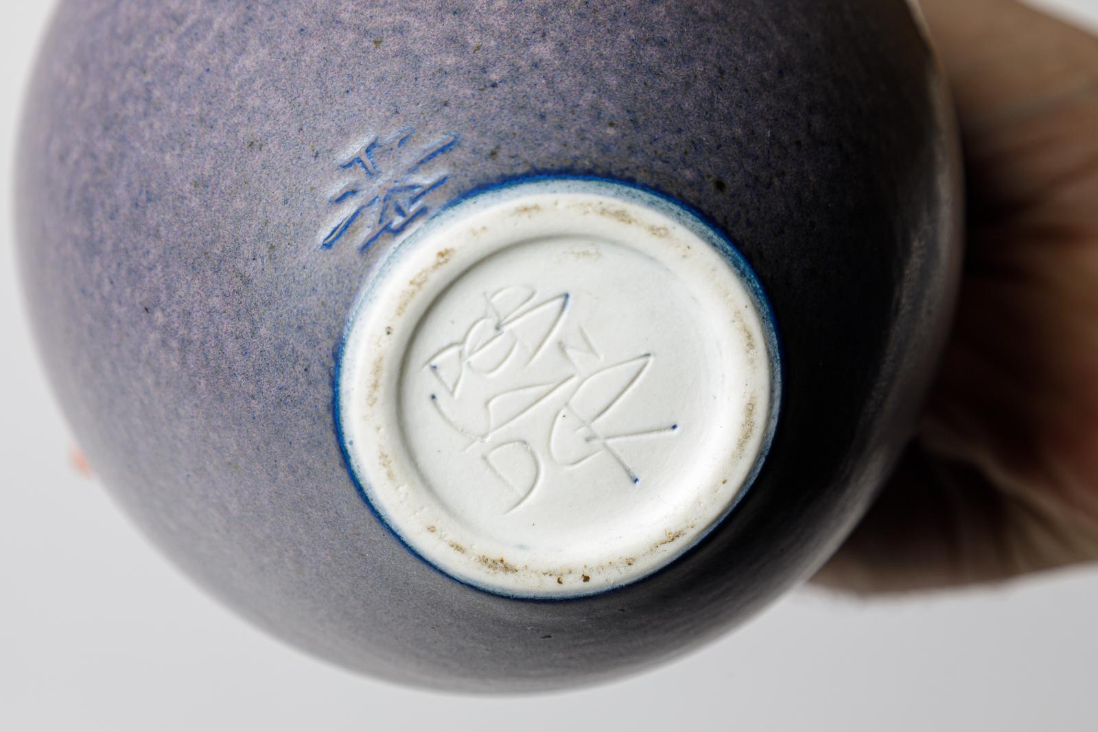 20ième siècle Vase en céramique émaillée bleue de Robert Deblander, vers 1990. en vente