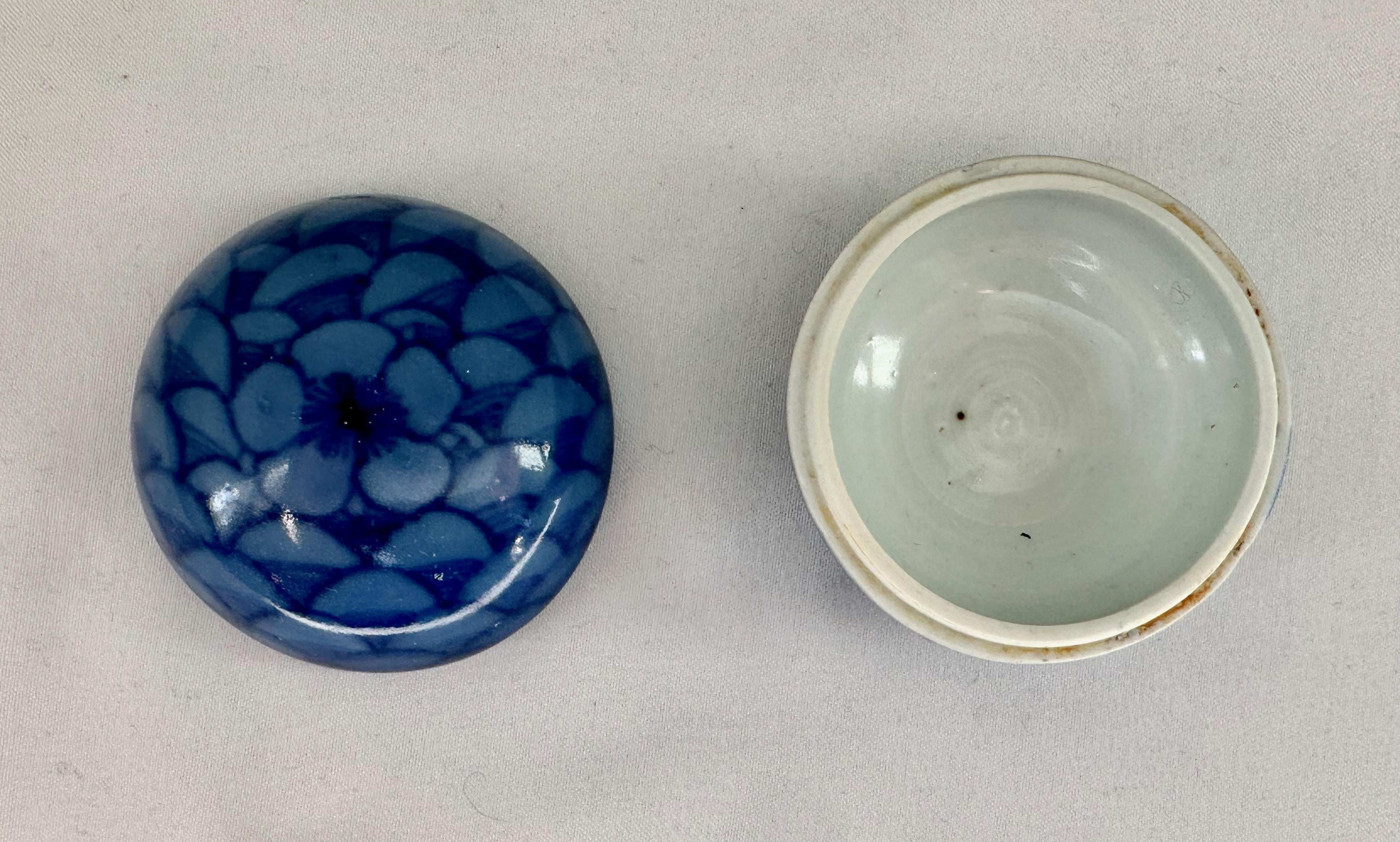 Scatola in porcellana smaltata blu della The Hatcher Collection In condizioni buone in vendita a Atlanta, GA