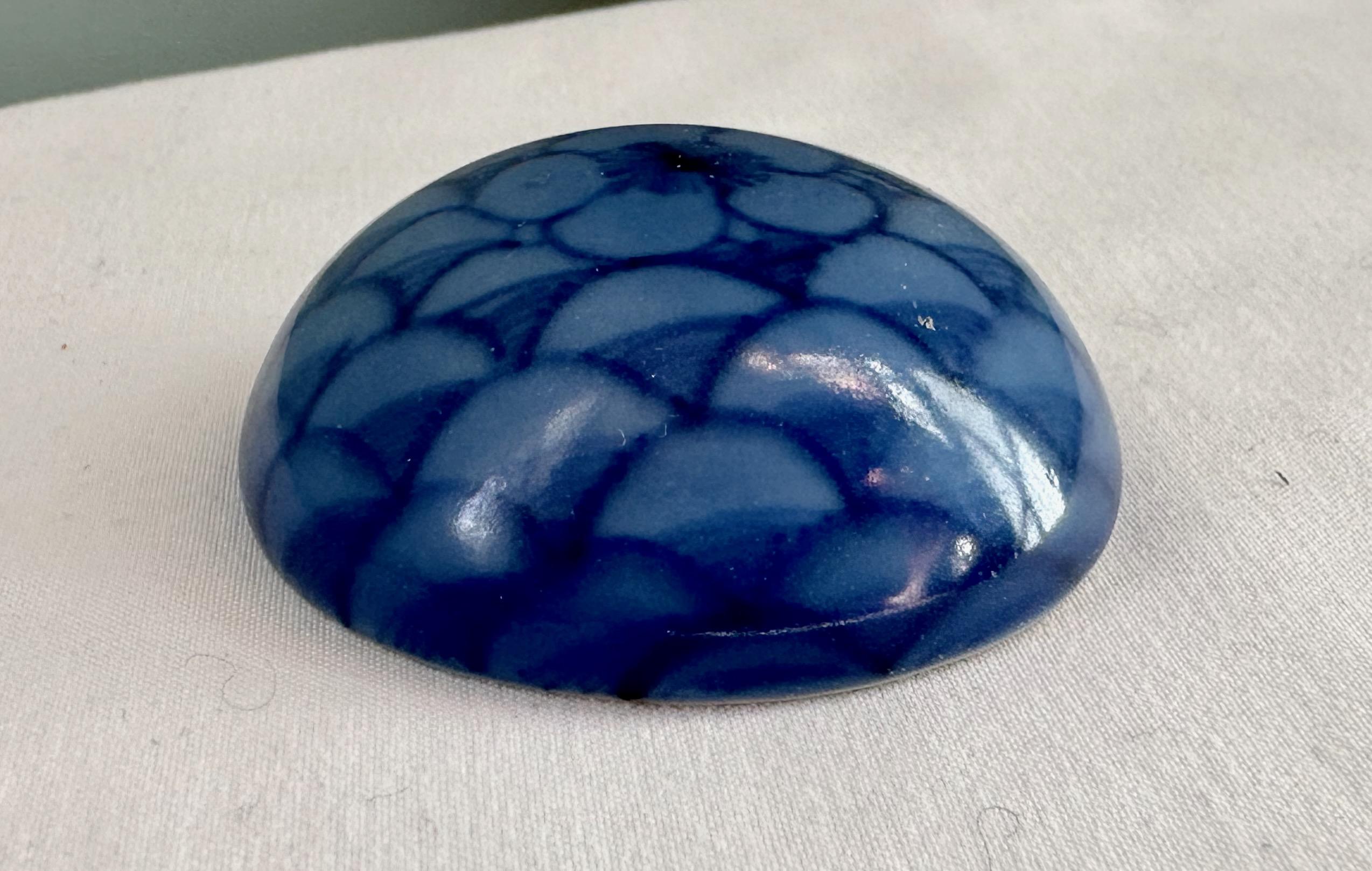 Scatola in porcellana smaltata blu della The Hatcher Collection in vendita 1