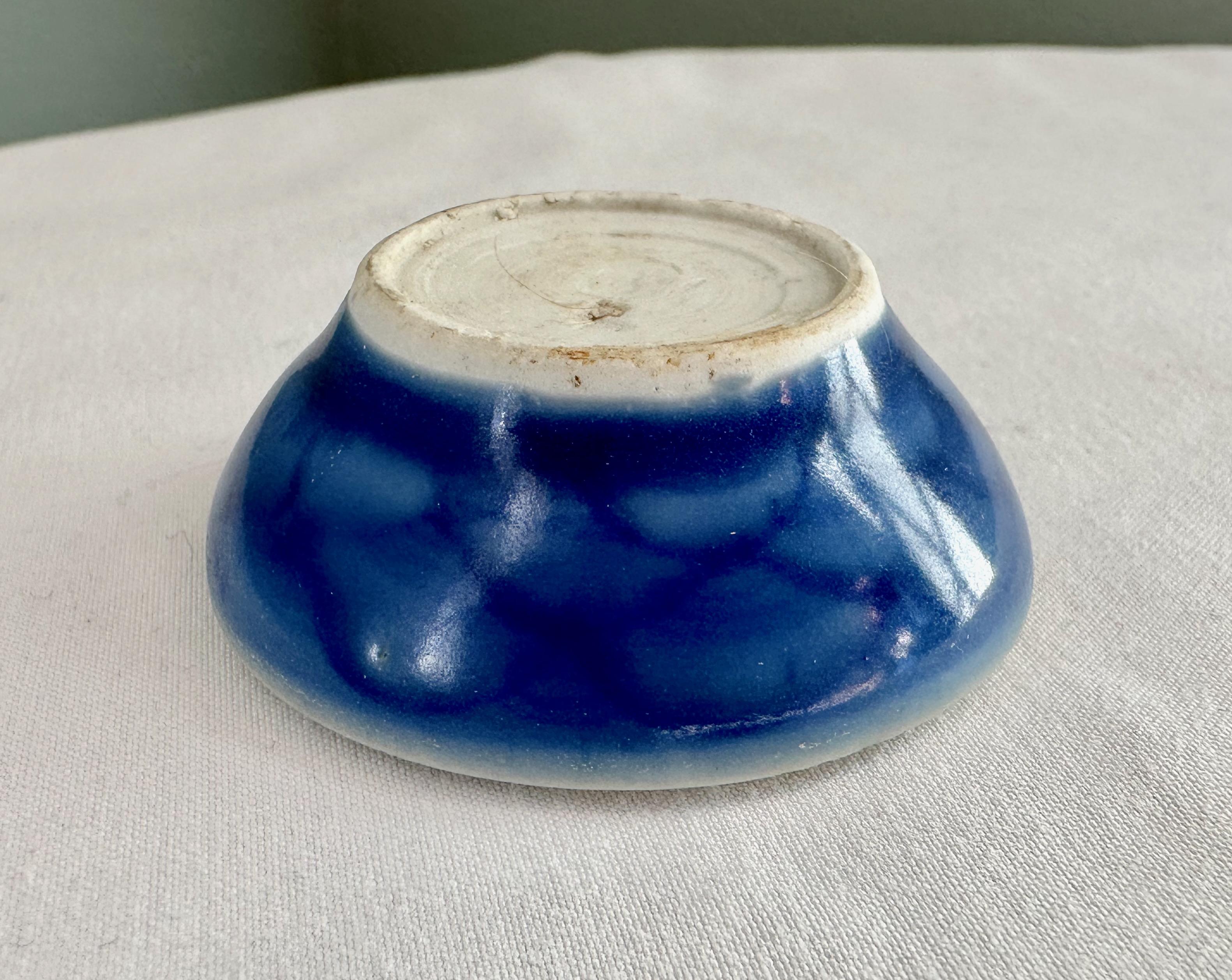 Scatola in porcellana smaltata blu della The Hatcher Collection in vendita 2
