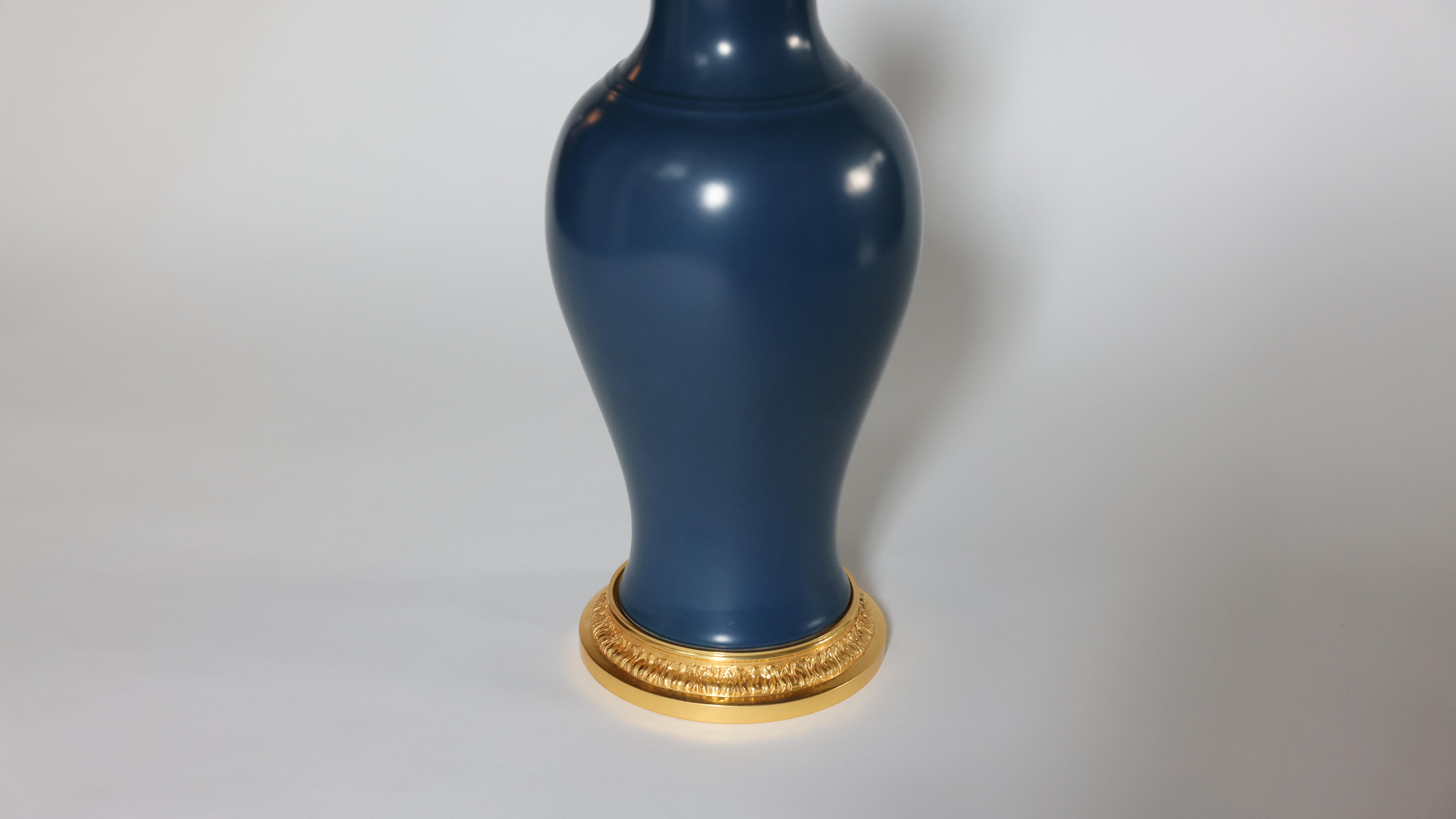 Lampes porcelaine émaillée bleue  Excellent état - En vente à New York, NY