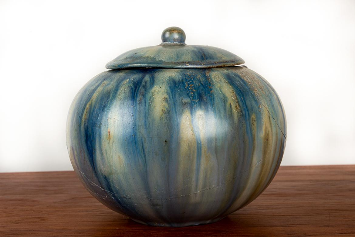 Olla de gres esmaltado azul, época Art Déco, por Roger Guérin, años 30. en Excelente estado para la venta en JOINVILLE-LE-PONT, FR