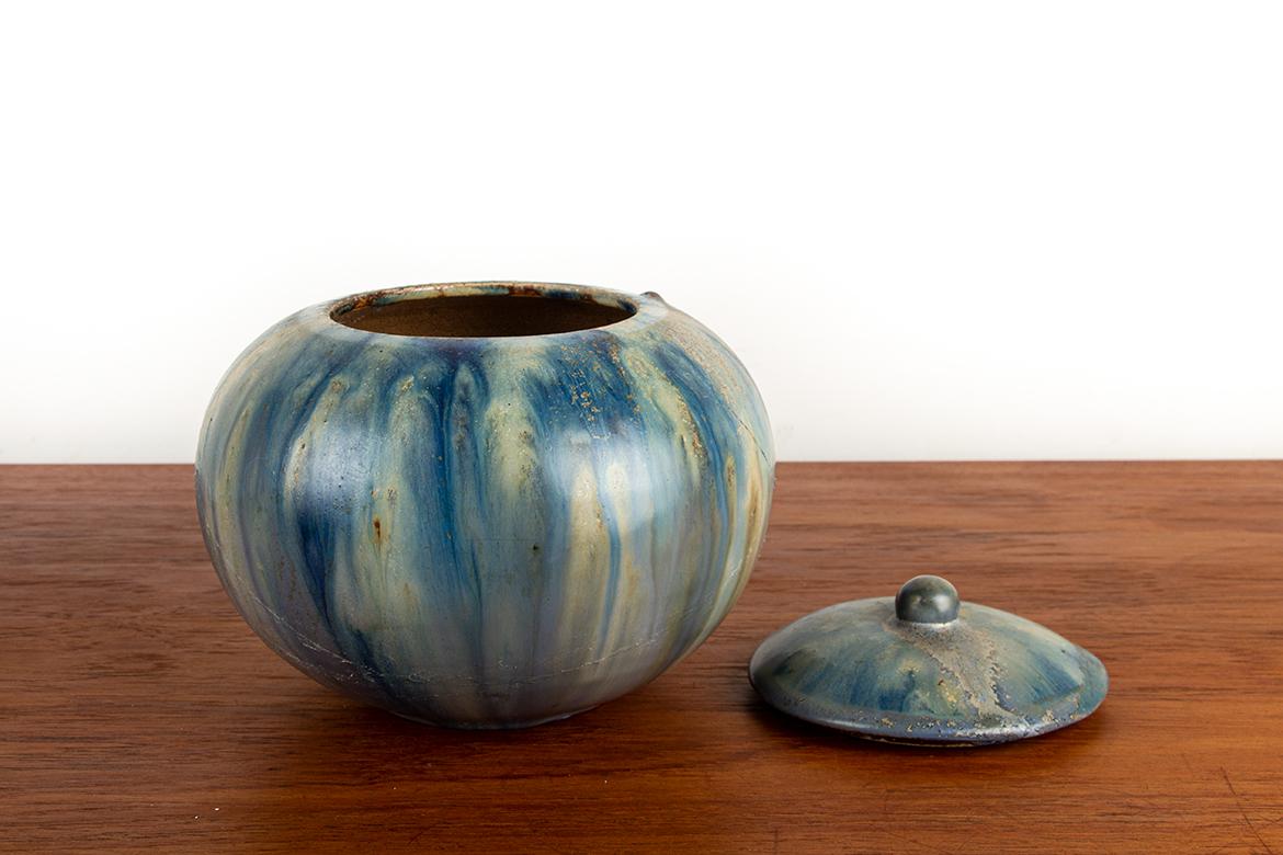 Olla de gres esmaltado azul, época Art Déco, por Roger Guérin, años 30. Cerámico en venta