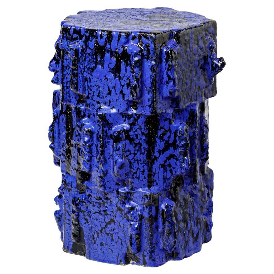 Taburete de gres esmaltado azul de Jean Ponsart, 2025.