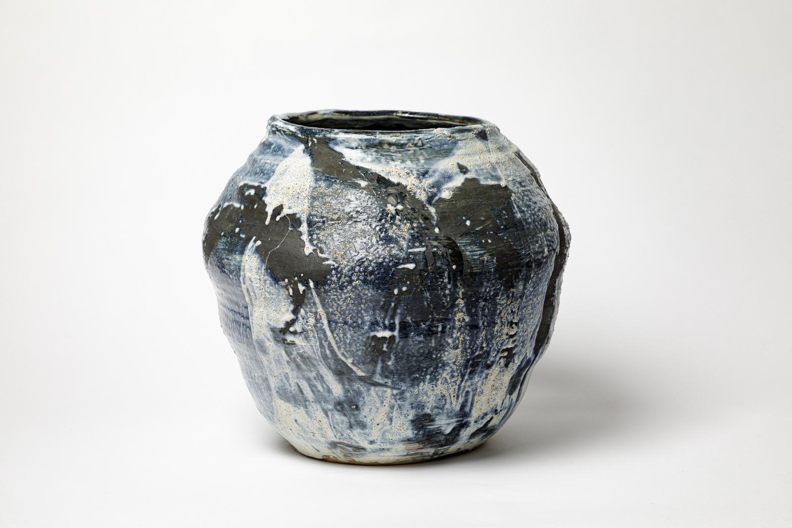 Jarrón de gres esmaltado azul de Brigitte Pénicaud, hacia 2015. Bellas artes en venta