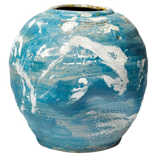 Vaso in gres smaltato blu di Brigitte Pénicaud, circa 2015.