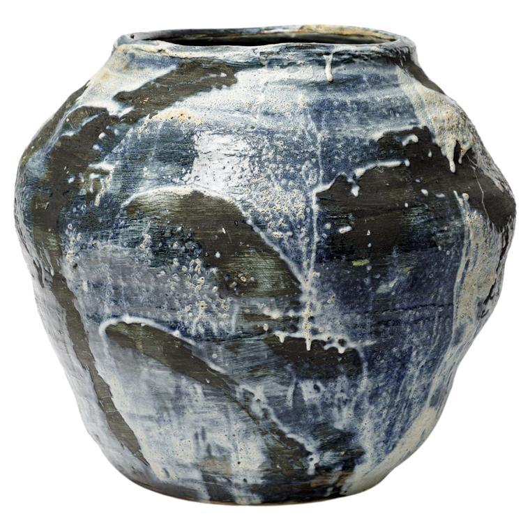 Vase en grès émaillé bleu de Brigitte Pénicaud, circa 2015.