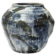 Jarrón de gres esmaltado azul de Brigitte Pénicaud, hacia 2015.