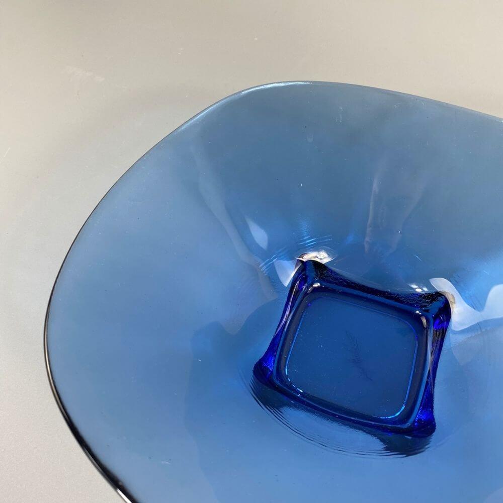 Blue glazed vintage glass bowl In Excellent Condition In Budapest, HU