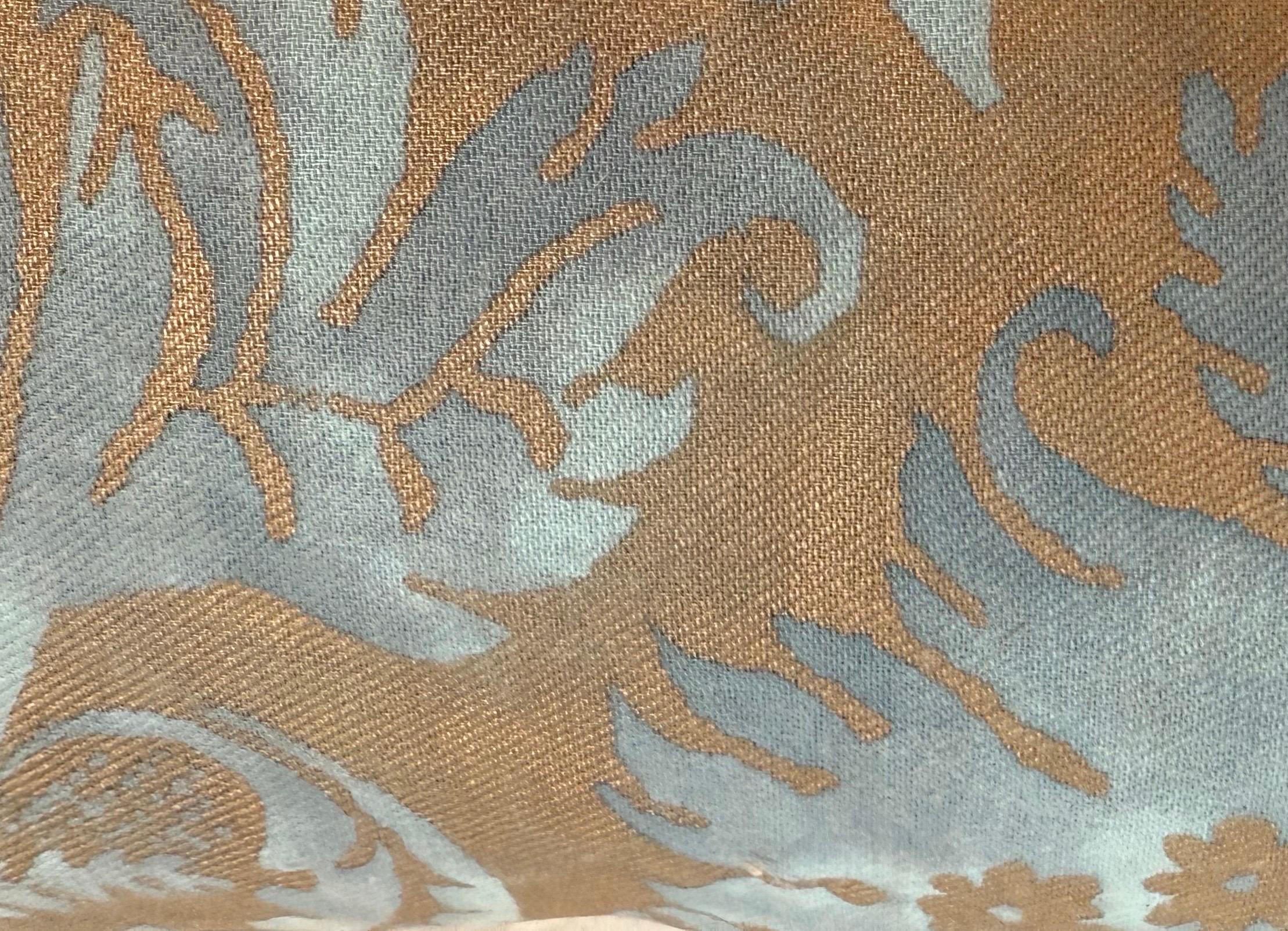 Barocco Cuscino in tessuto Fortuny blu e oro in vendita