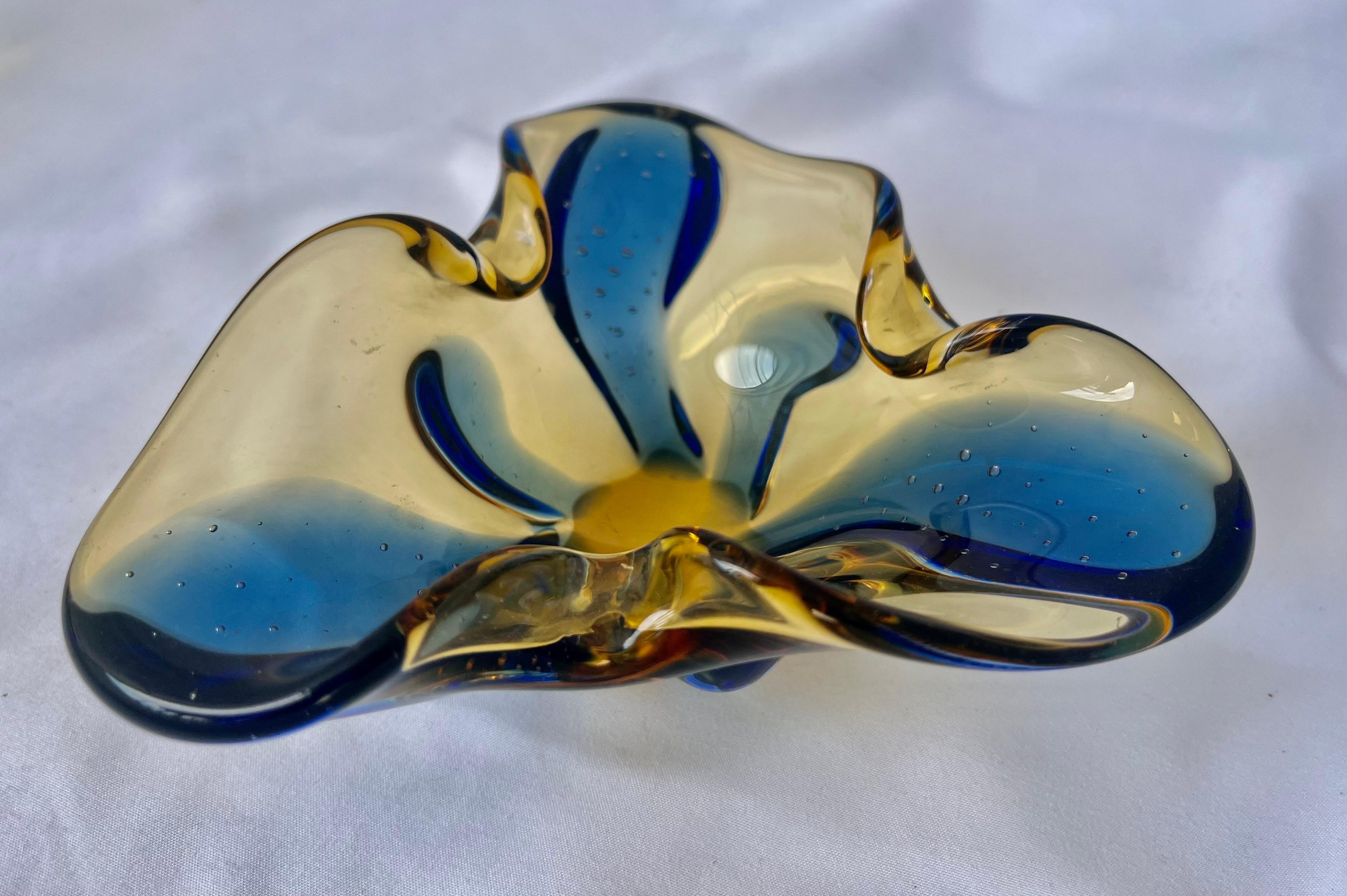 Blaue und goldene mundgeblasene Muranoschale aus dem frühen 20. Jahrhundert im Angebot 6