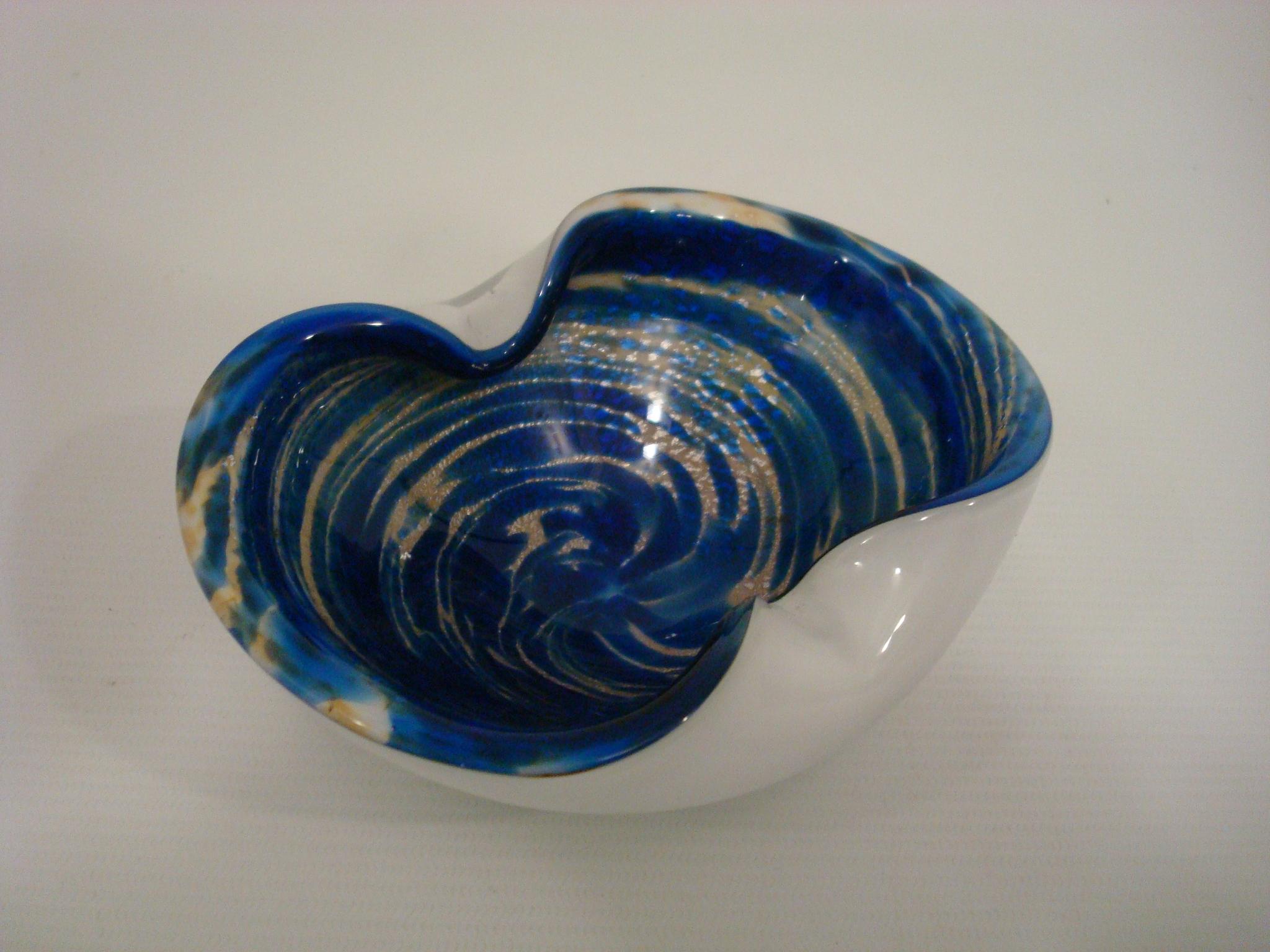 Blue & Gold Murano Art Glass Ashtray Jewelry Dish / Vide-Poche by Barbini, Italy In Good Condition For Sale In Buenos Aires, Olivos