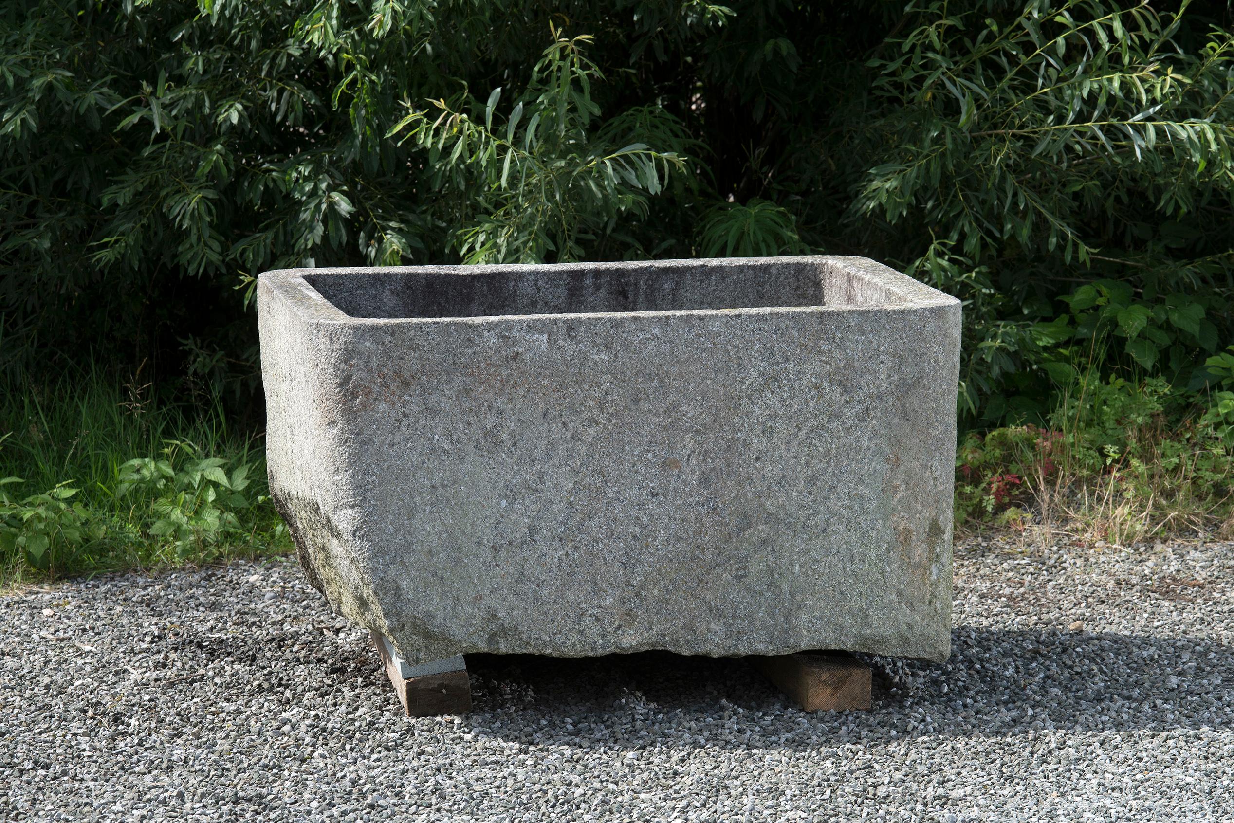 Blue Granite Trough, 19th Century, France In Good Condition For Sale In Gonten, CH