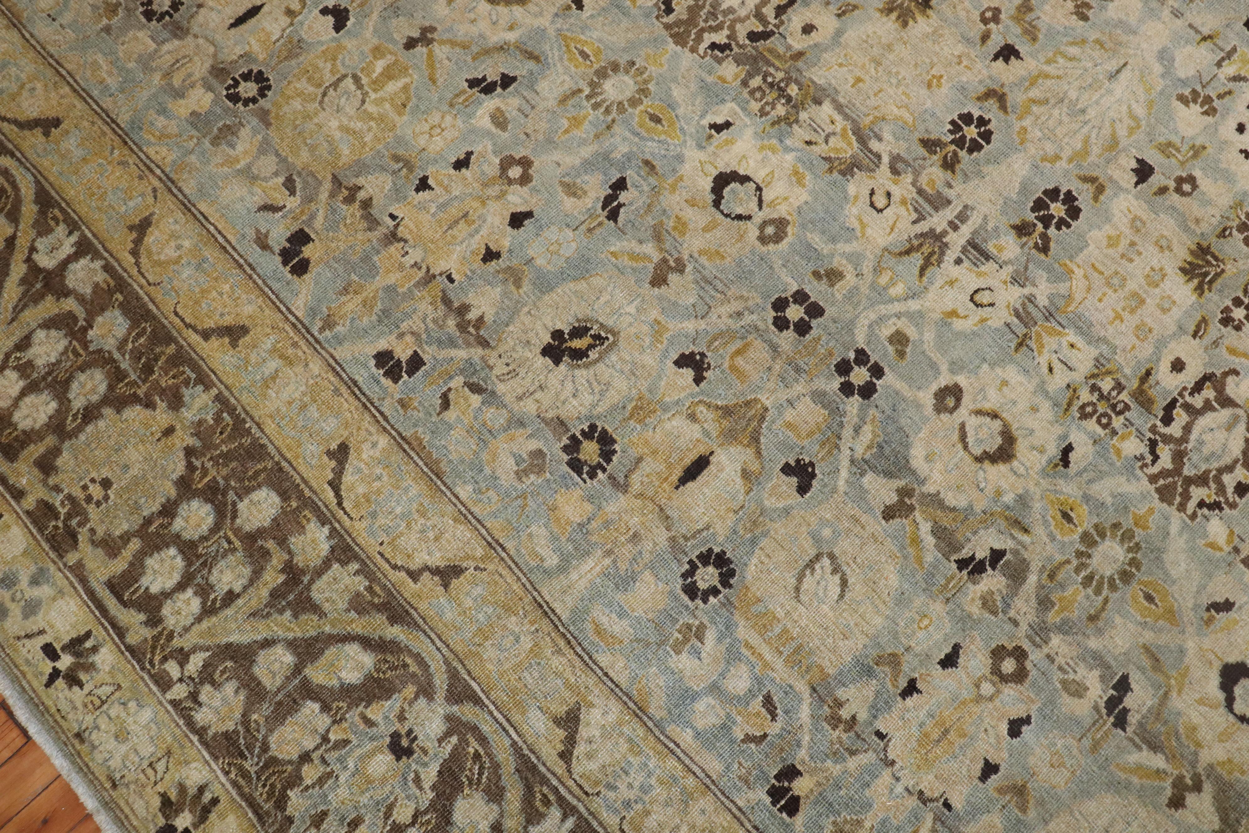 Tapis persan ancien de Tabriz en chartreuse bleue et grise, début du XXe siècle Bon état - En vente à New York, NY