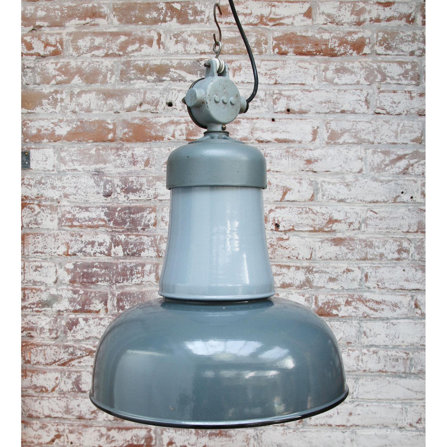 Blue Gray Enamel Vintage Industrial Cast Iron Top Factory Pendants In Good Condition For Sale In Amsterdam, NL