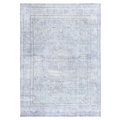 Blaugrauer handgeknüpfter altpersischer Täbris-Teppich im Distressed-Look beschnittener dünner Wollteppich