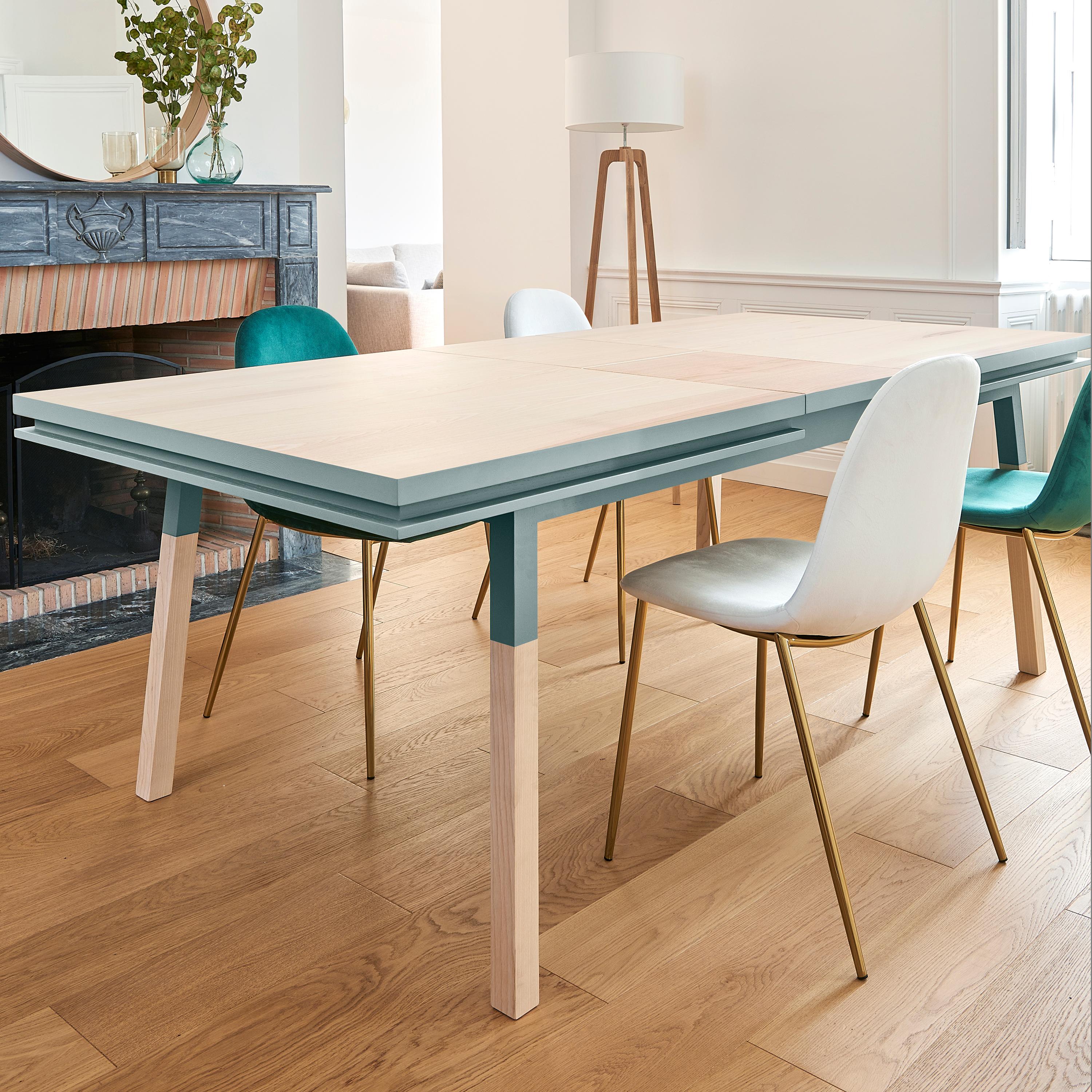 Scandinavo moderno Tavolo da pranzo in legno massiccio naturale grigio blu, disegnato da E. Gizard a Parigi in vendita