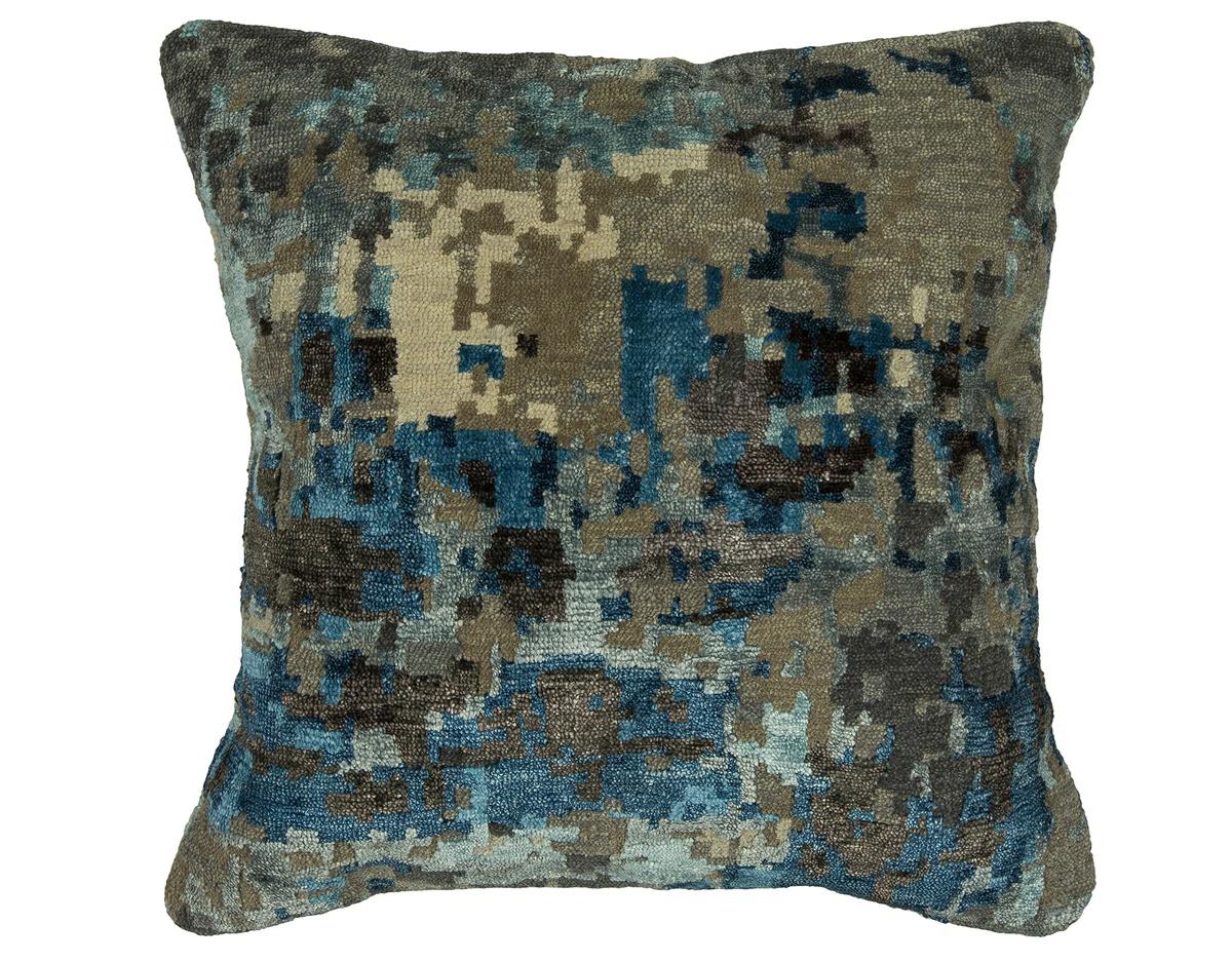 Ce nouveau coussin d'accentuation de l'esthétique orientale et occidentale présente un design tibétain avec une couleur prédominante bleu/gris. 

Fabriqué à la main, en utilisant soit 100% de laine de qualité supérieure.

Ce coussin mesure : 22