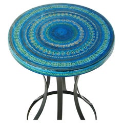 Blau-grüne Aldo Londi Bitossi für Raymor Töpferwaren-Tischplatte auf schmiedeeisernem Sockel