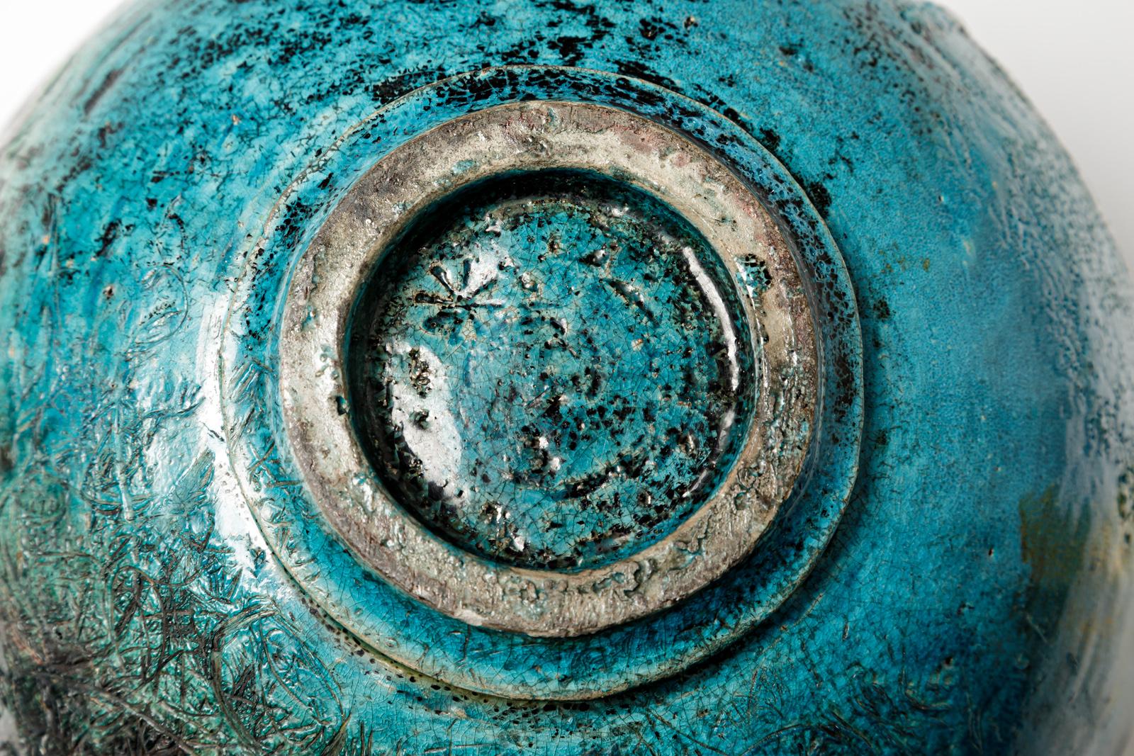 Céramique Vase boule en céramique émaillée bleu/vert et noir de Gisèle Buthod-Garçon, 1980-1990 en vente