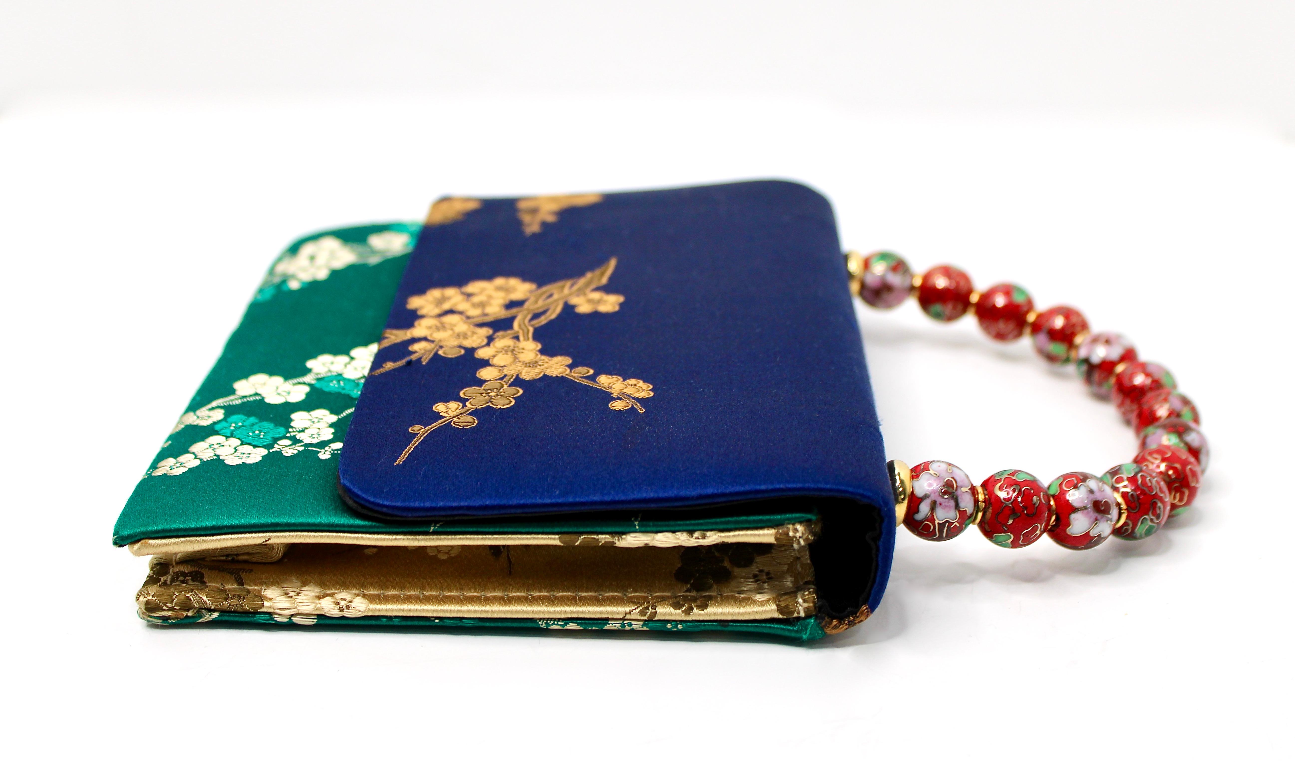 Noir Blue & Green Blossom Silk Handbag With Cloisonné Beaded Handle circa 1960s en vente