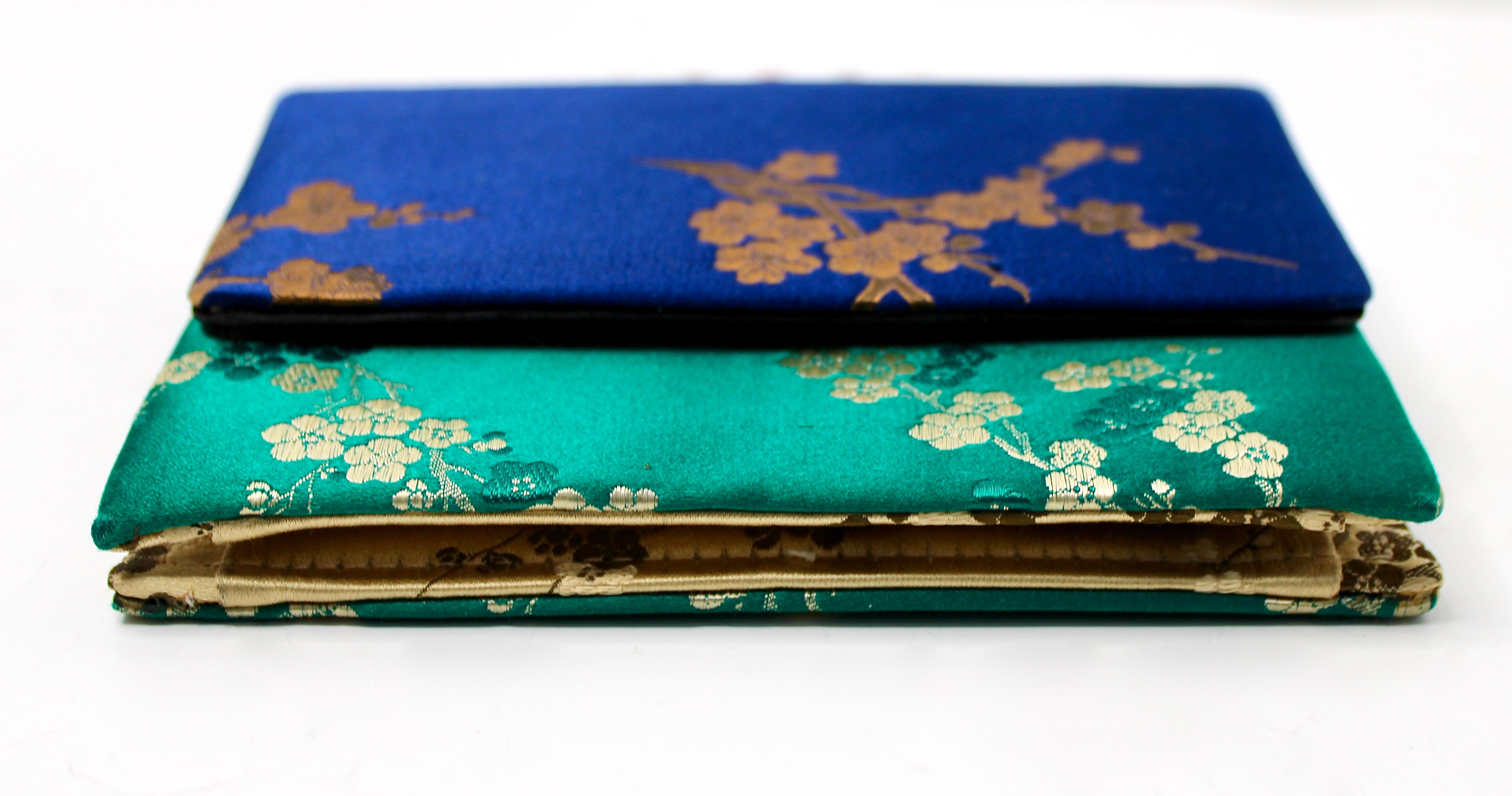 Blue & Green Blossom Silk Handbag With Cloisonné Beaded Handle circa 1960s en vente 3