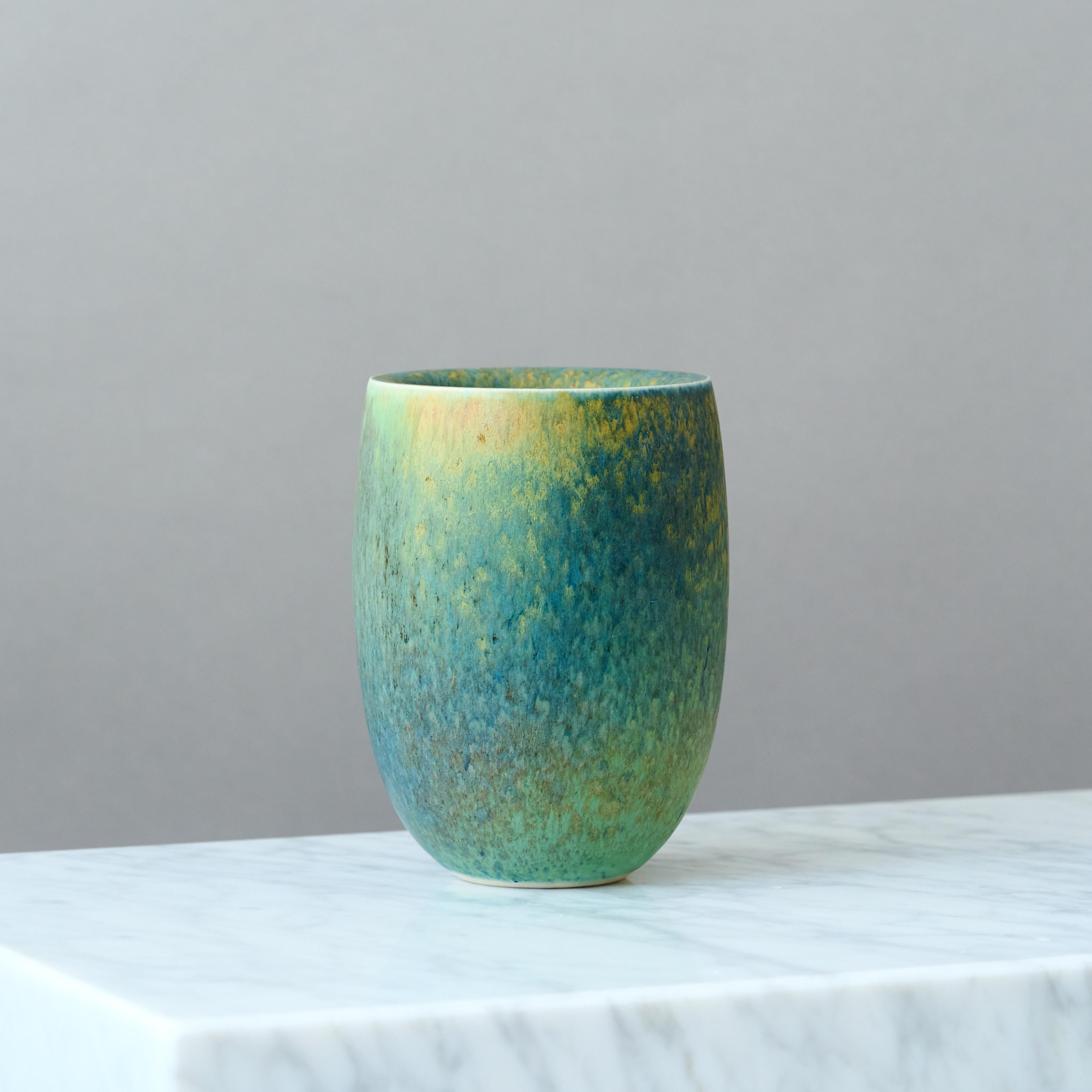 Ceramica Vaso in gres a doppia parete blu e verde di Kaj Fogelberg, Svezia, anni '90 in vendita