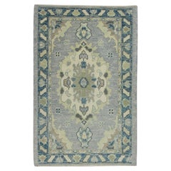 Tapis turc Oushak en laine tissé à la main à motifs floraux bleus et verts - 2'3" x 3'4"