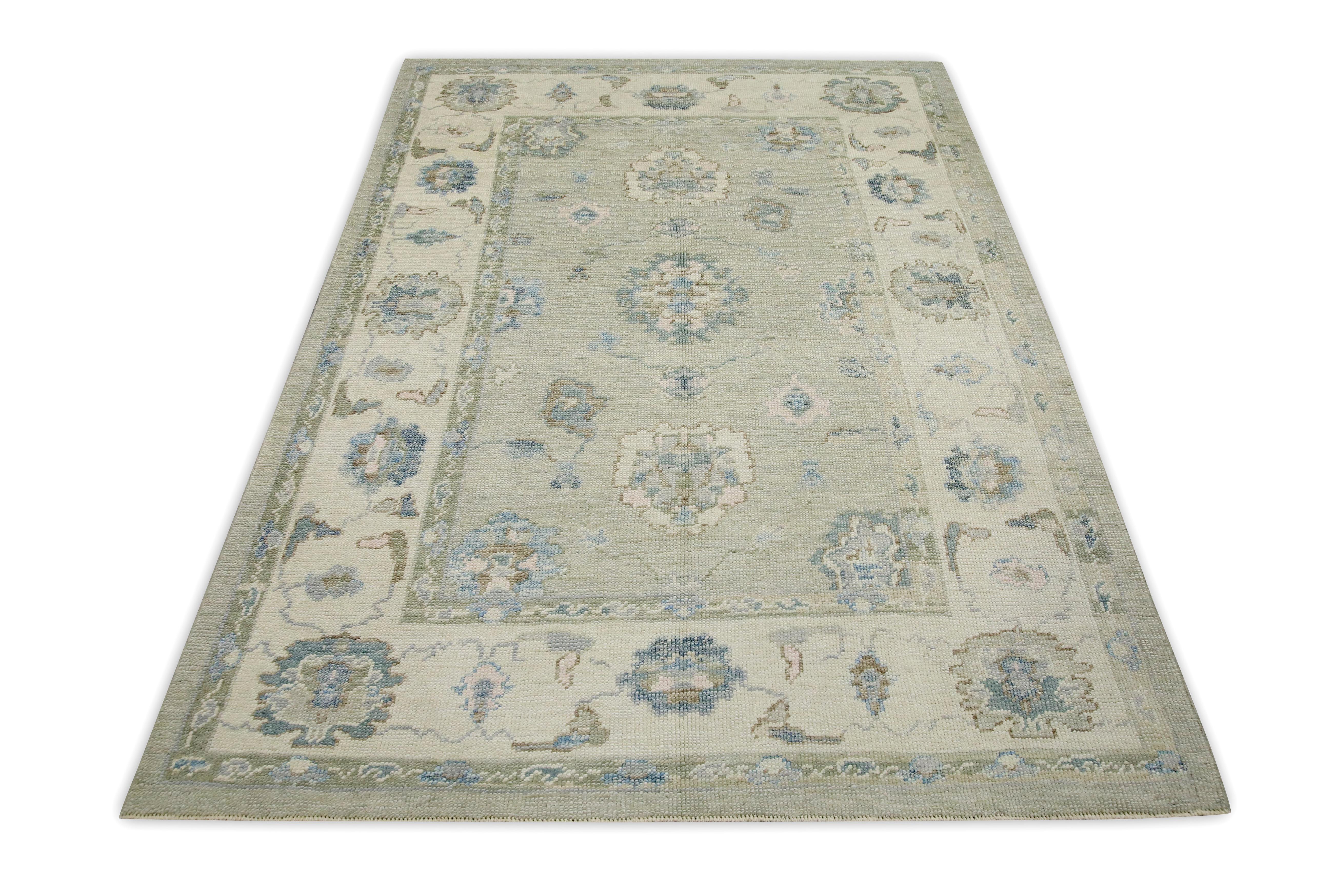 Handgewebter türkischer Oushak-Teppich aus Wolle in Blau & Grün mit Blumenmuster 4'11