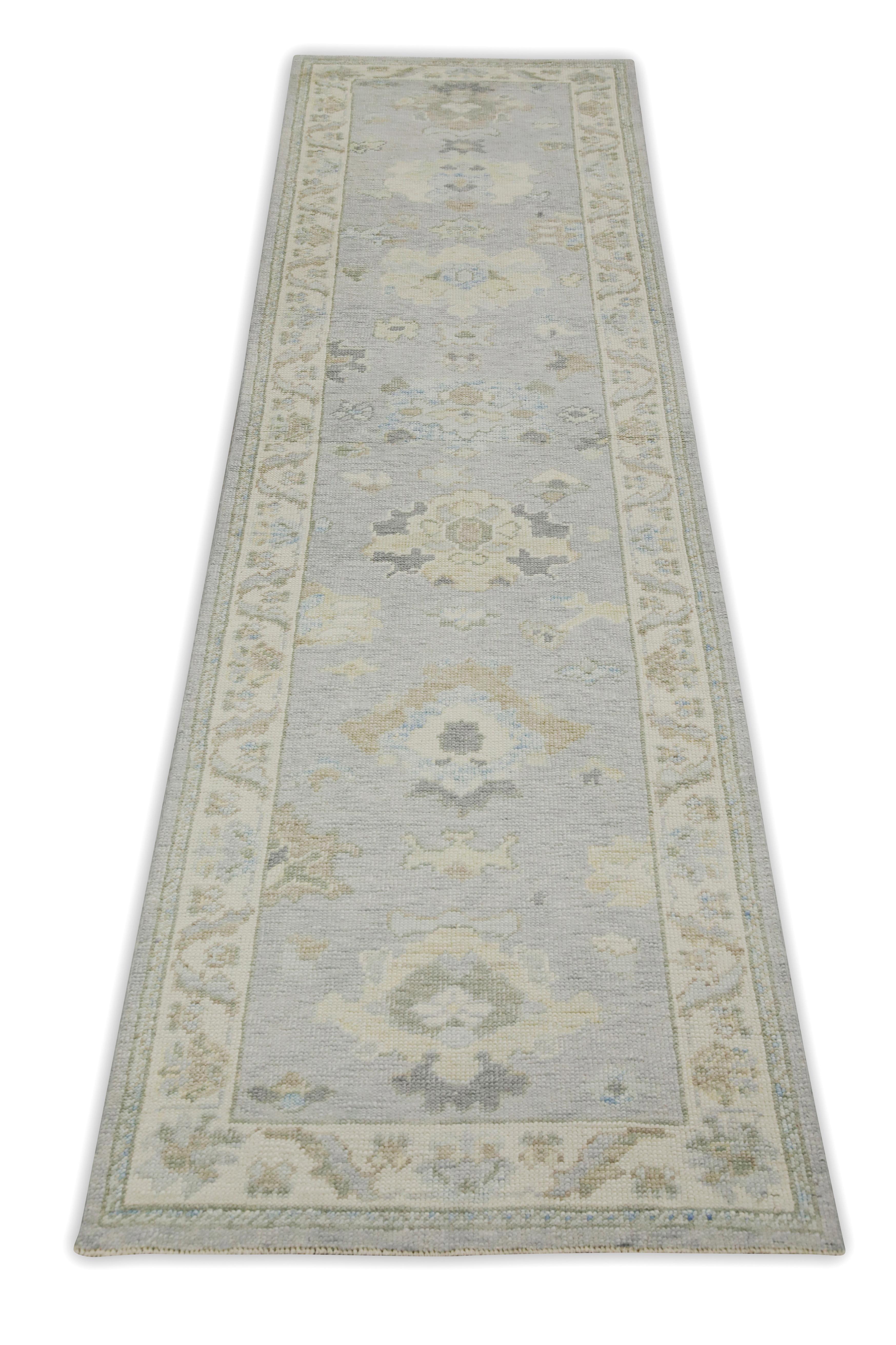 Türkischer Oushak-Läufer aus handgewebter Wolle in Blau & Grün mit Blumenmuster 2'9