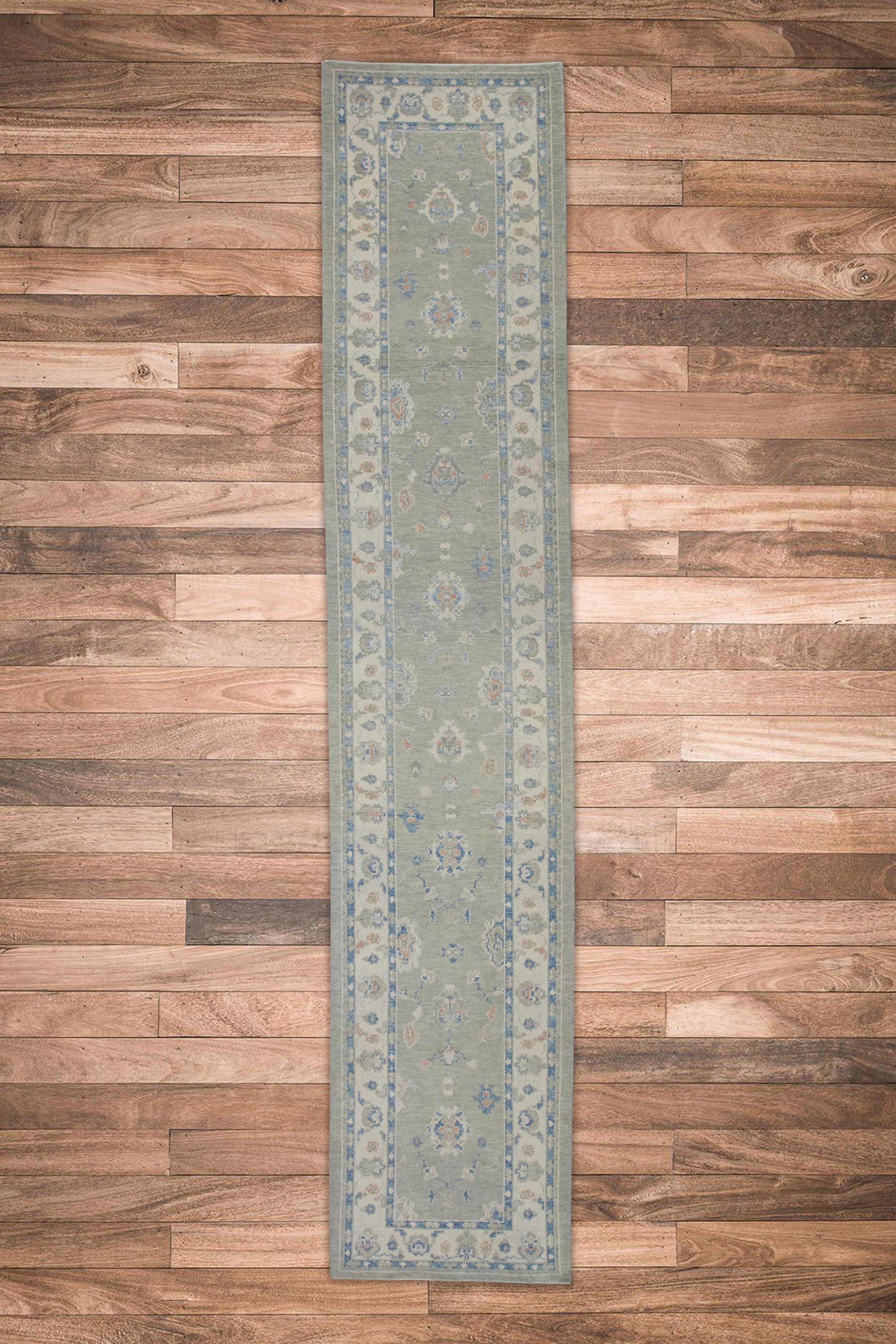 Handgewebter türkischer Oushak-Läufer aus Wolle in Blau & Grün mit Blumenmuster 3' X 15'1
