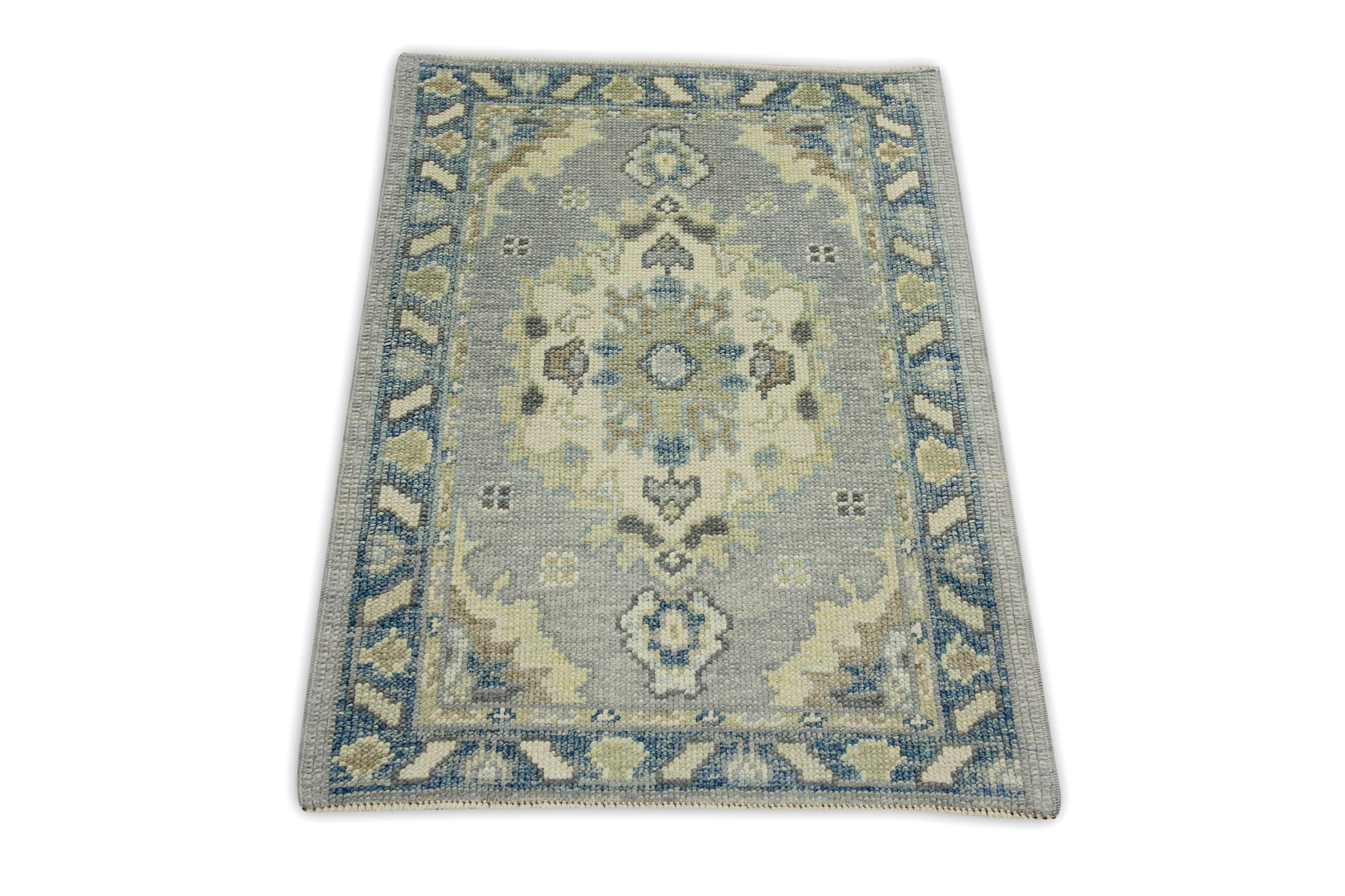 Türkischer Oushak-Teppich in Blau & Grün mit geometrischem Design aus Wolle, 2'3