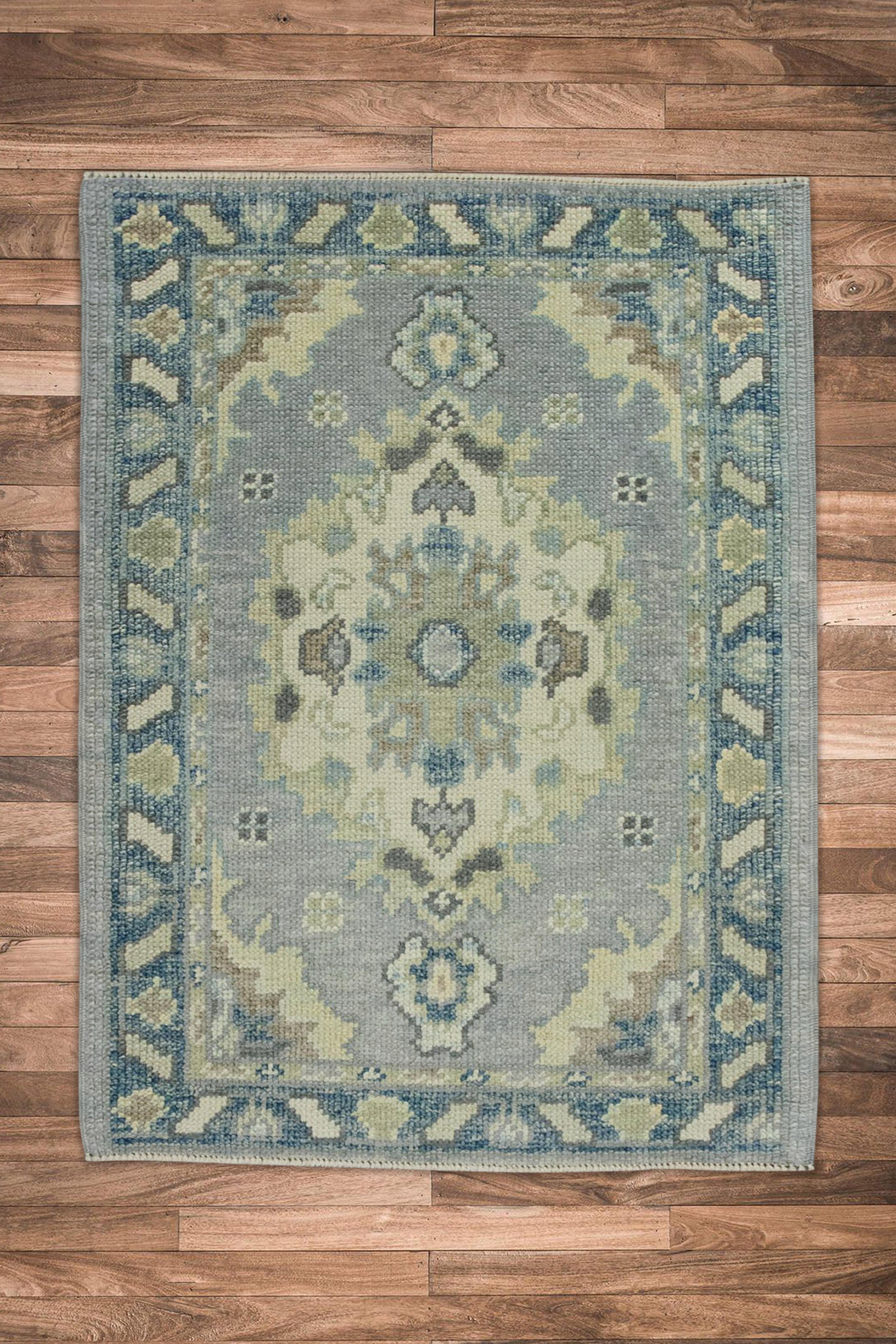Türkischer Oushak-Teppich in Blau & Grün mit geometrischem Design aus Wolle, 2'3