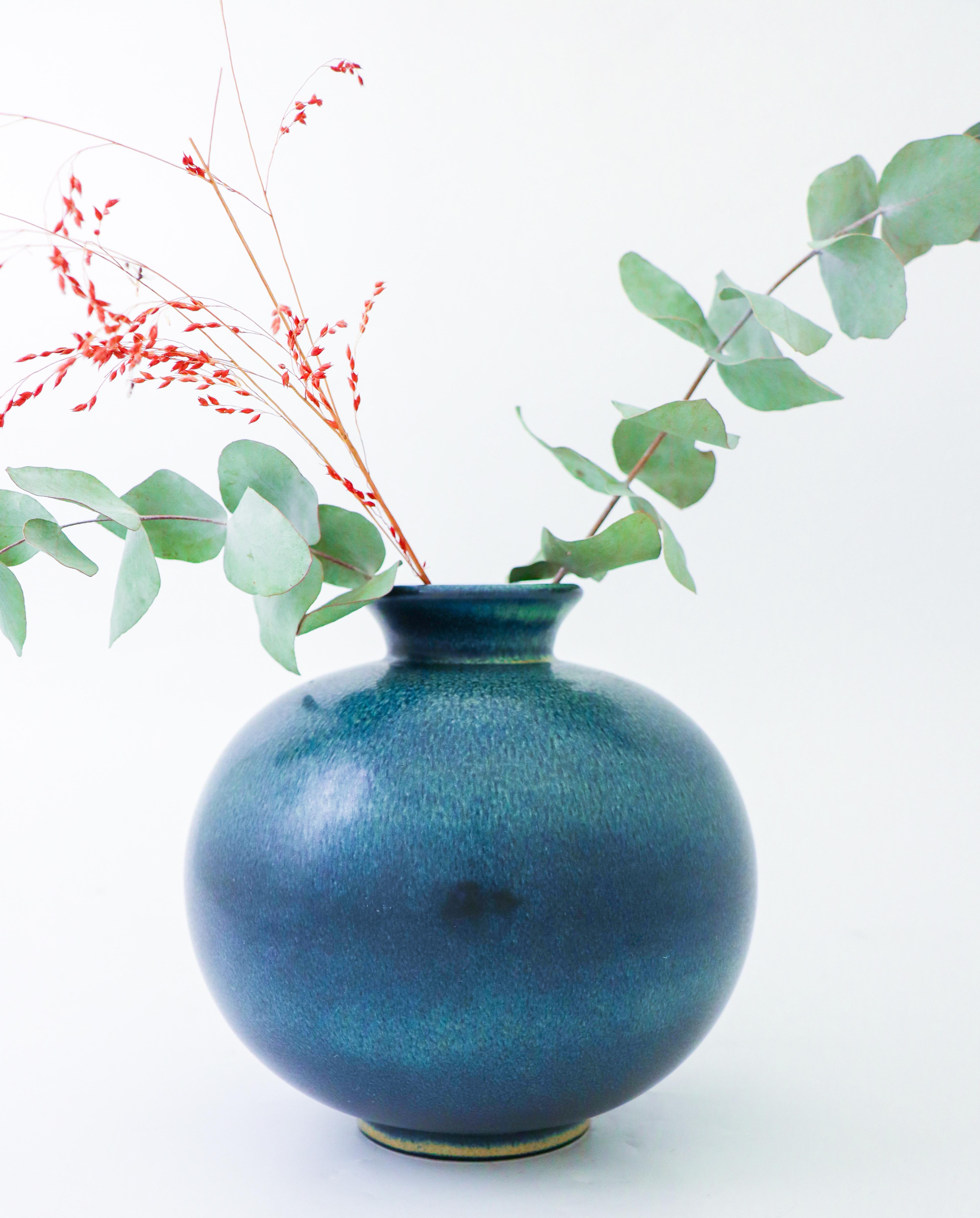 Scandinavian Modern Blue & Green, Globose Ceramic vase - Gunnar Nylund - Rörstrand Mid 20th century For Sale