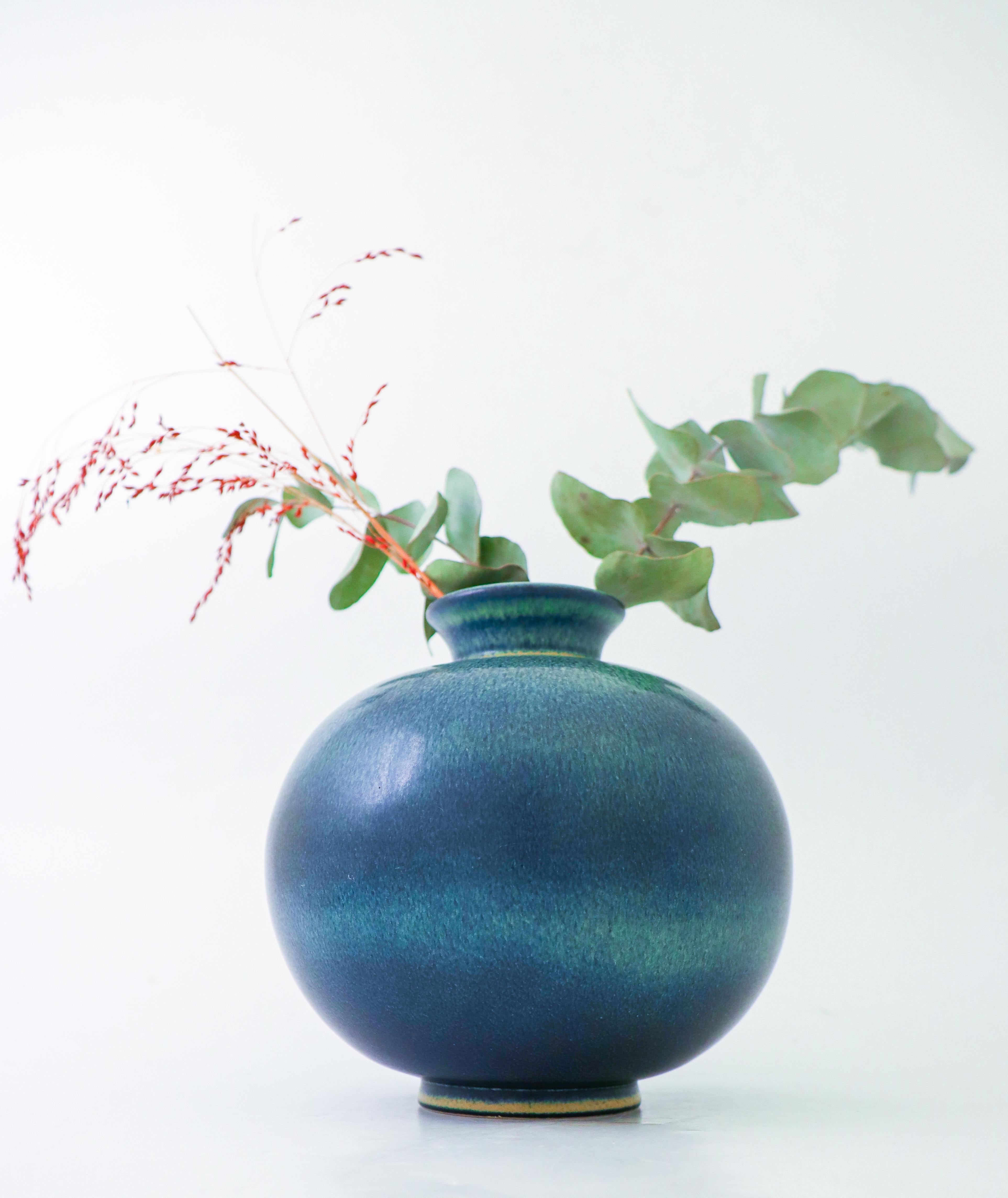 Swedish Blue & Green, Globose Ceramic vase - Gunnar Nylund - Rörstrand Mid 20th century For Sale