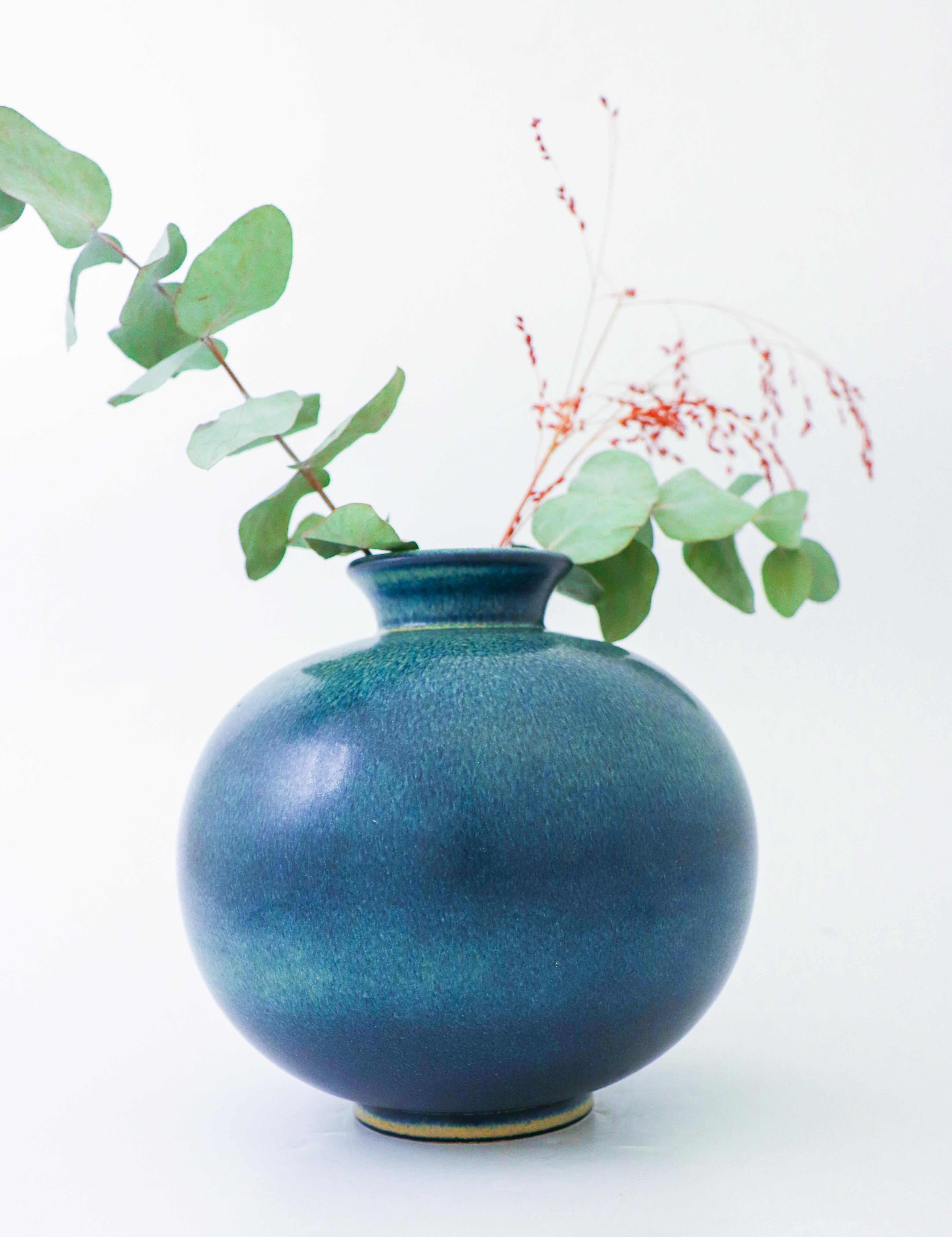 20th Century Blue & Green, Globose Ceramic vase - Gunnar Nylund - Rörstrand Mid 20th century For Sale