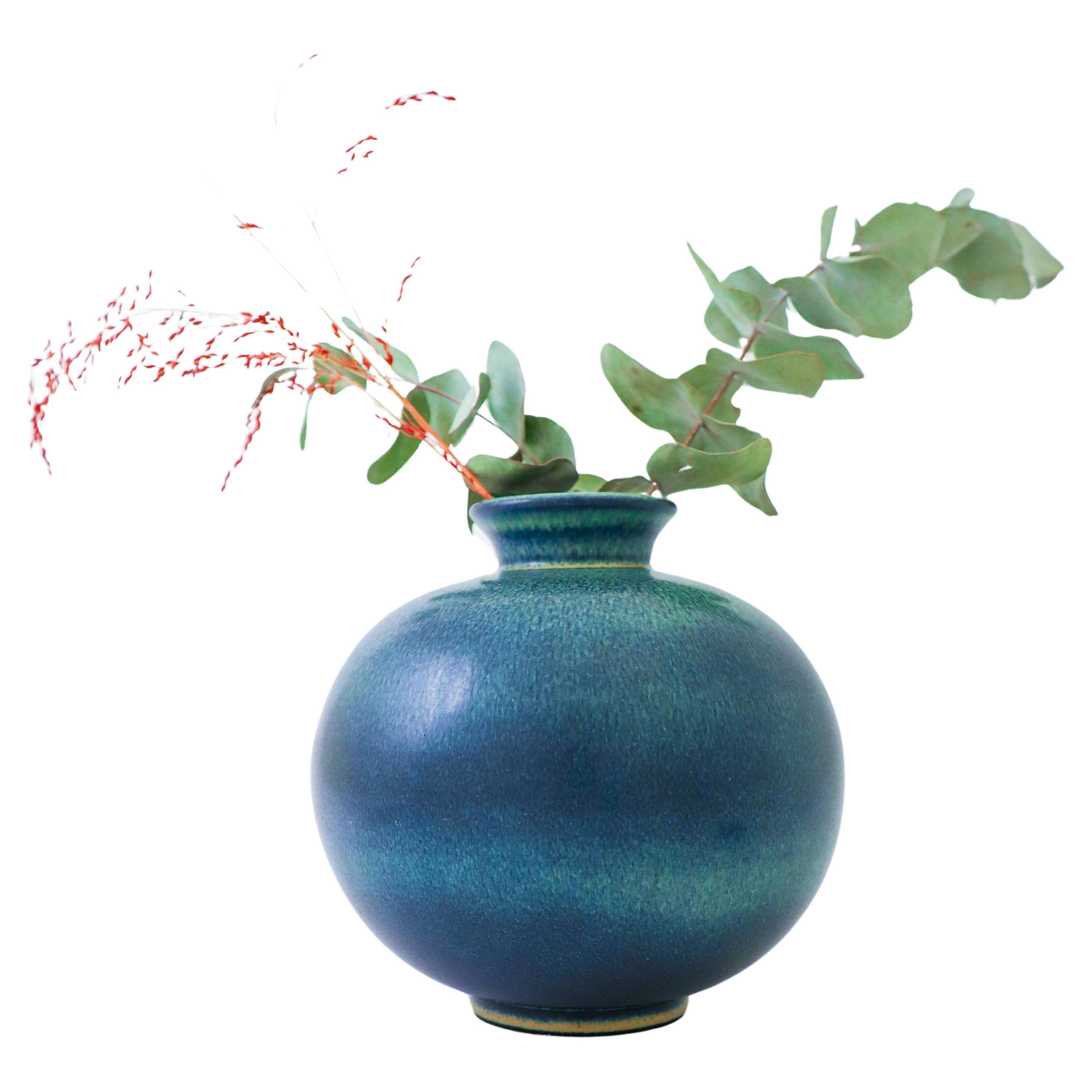 Blaue und grüne, kugelförmige Keramikvase - Gunnar Nylund - Rörstrand Mitte des 20.